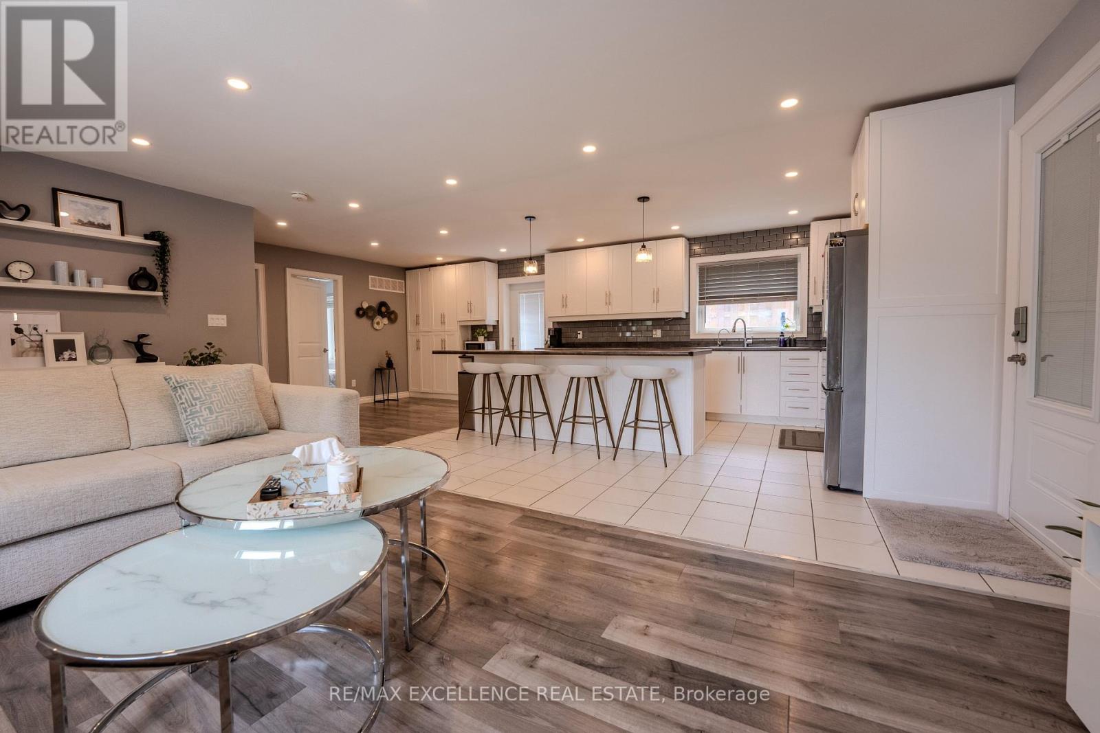 21 Elizabeth Street, Halton Hills (Georgetown), Ontario  L7G 3K1 - Photo 7 - W13715382
