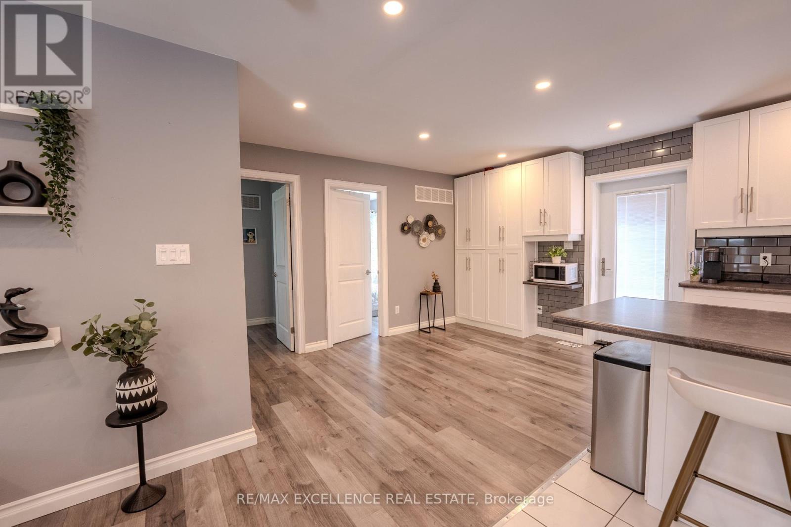 21 Elizabeth Street, Halton Hills (Georgetown), Ontario  L7G 3K1 - Photo 9 - W13715382