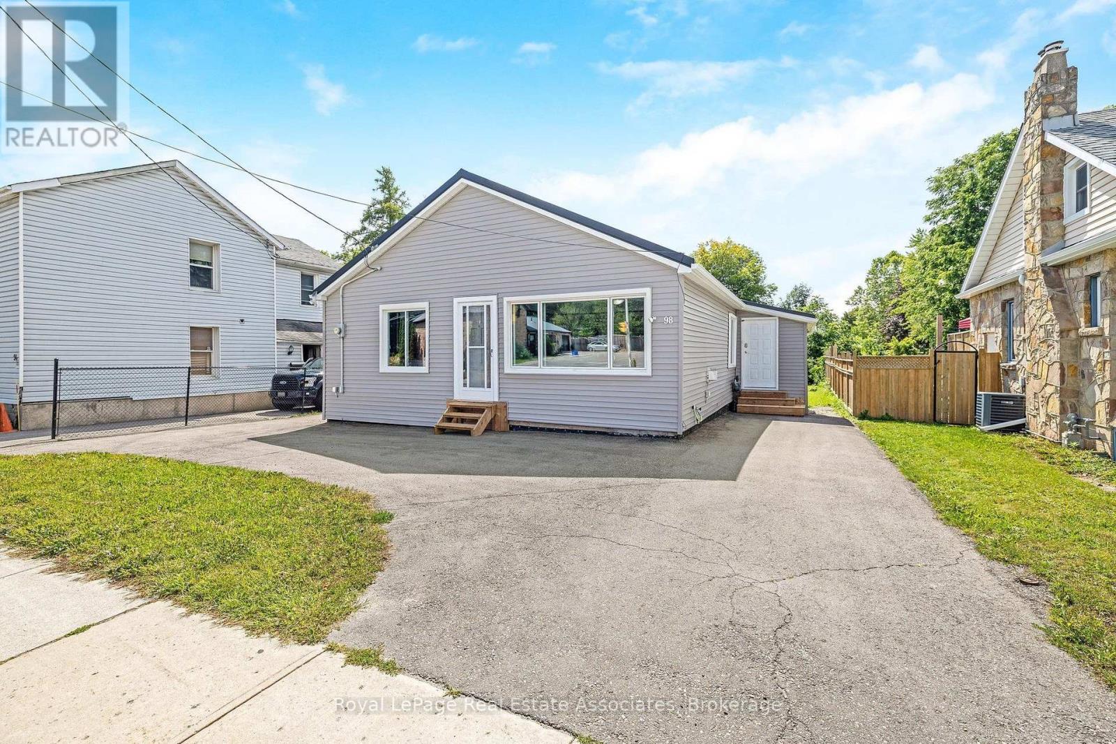 98 Main Street N, Halton Hills (Ac Acton), Ontario  L7J 1W2 - Photo 1 - W13715392