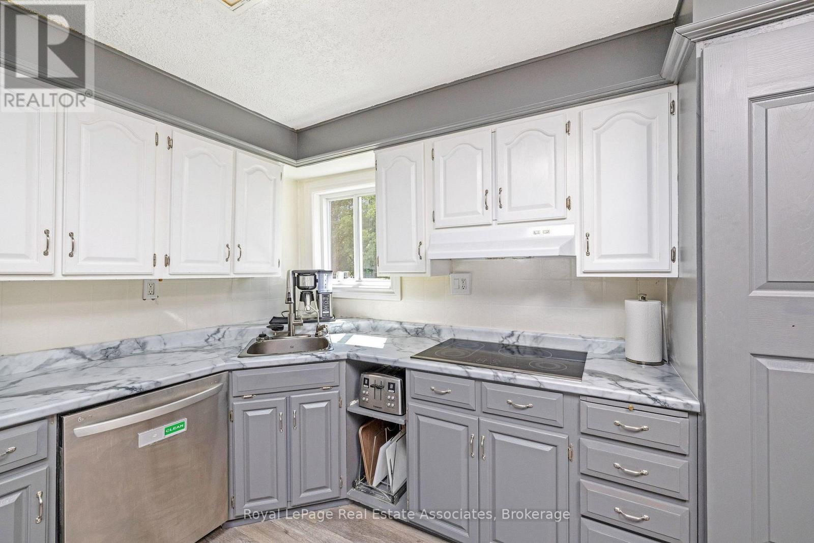 98 Main Street N, Halton Hills (Ac Acton), Ontario  L7J 1W2 - Photo 16 - W13715392