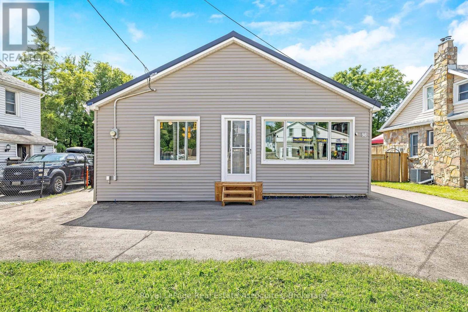 98 Main Street N, Halton Hills (Ac Acton), Ontario  L7J 1W2 - Photo 2 - W13715392