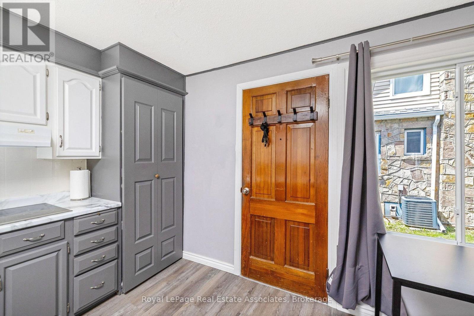 98 Main Street N, Halton Hills (Ac Acton), Ontario  L7J 1W2 - Photo 21 - W13715392