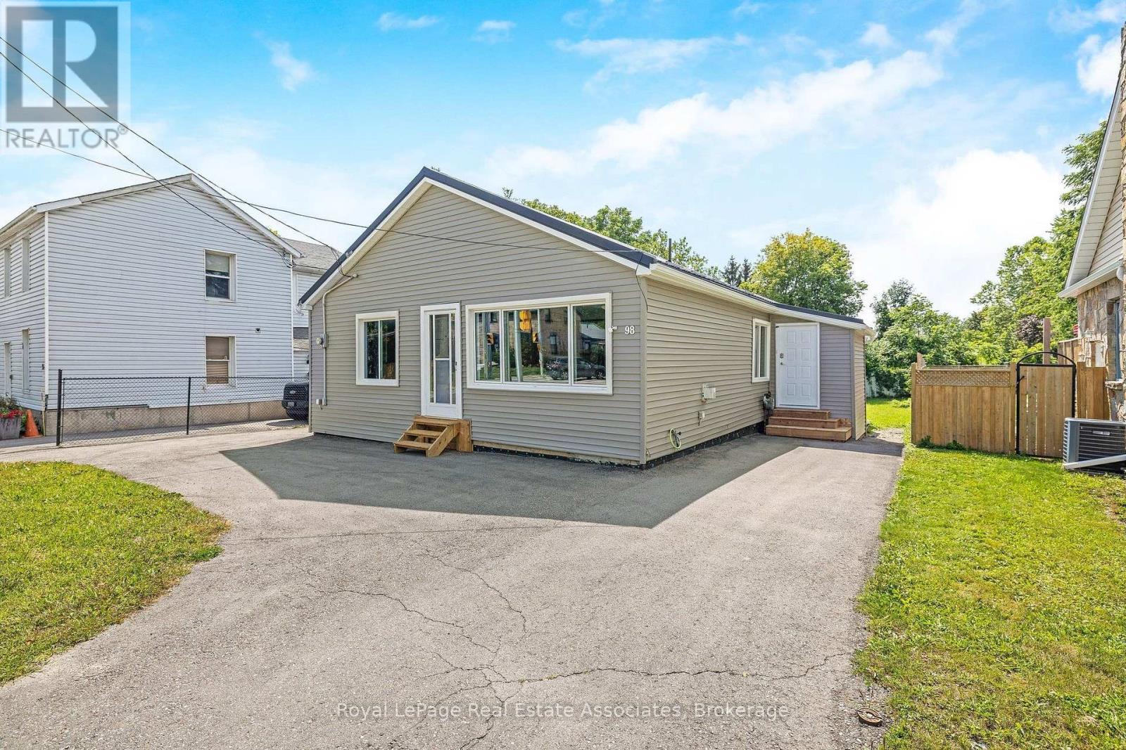 98 Main Street N, Halton Hills (Ac Acton), Ontario  L7J 1W2 - Photo 3 - W13715392