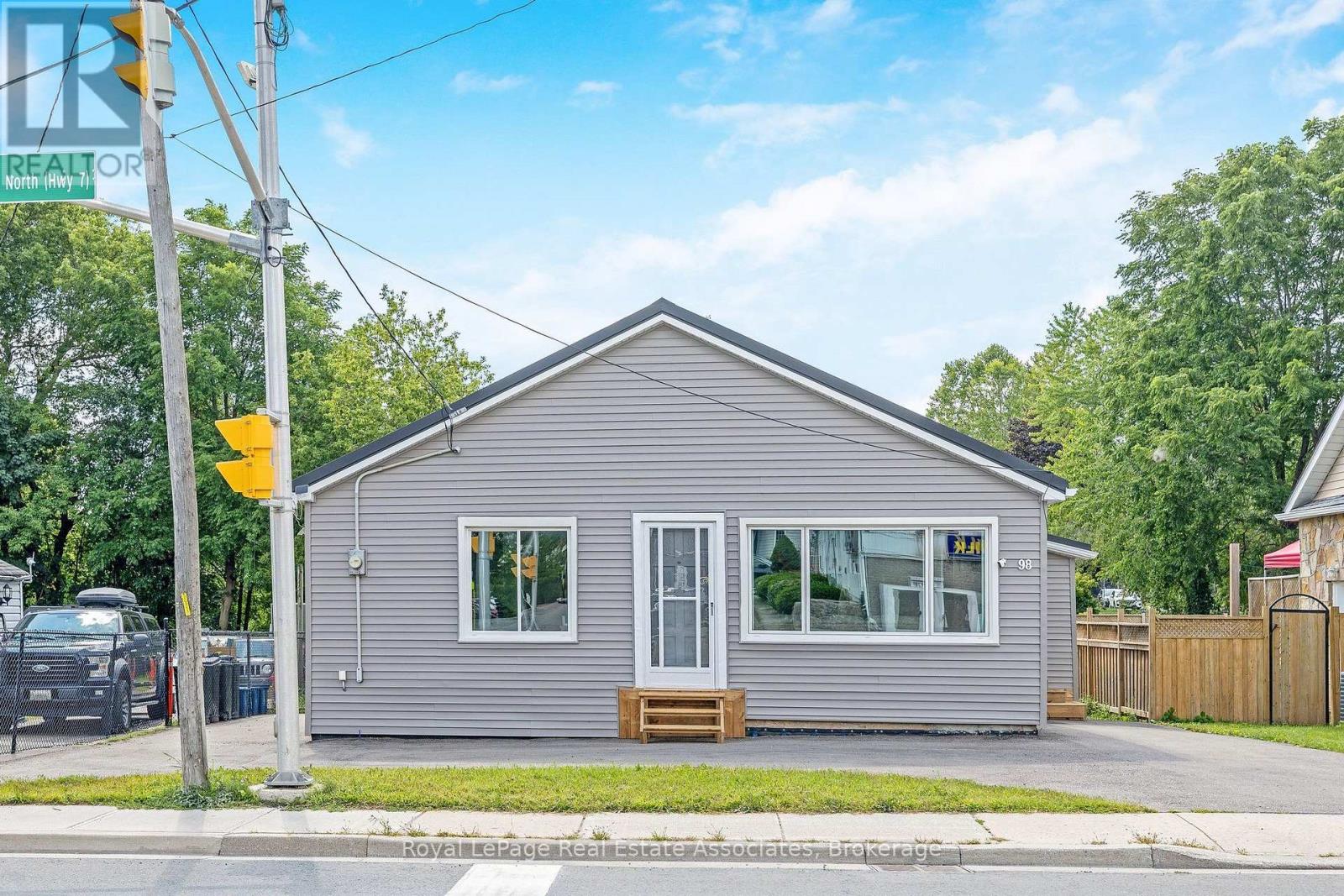 98 Main Street N, Halton Hills (Ac Acton), Ontario  L7J 1W2 - Photo 42 - W13715392