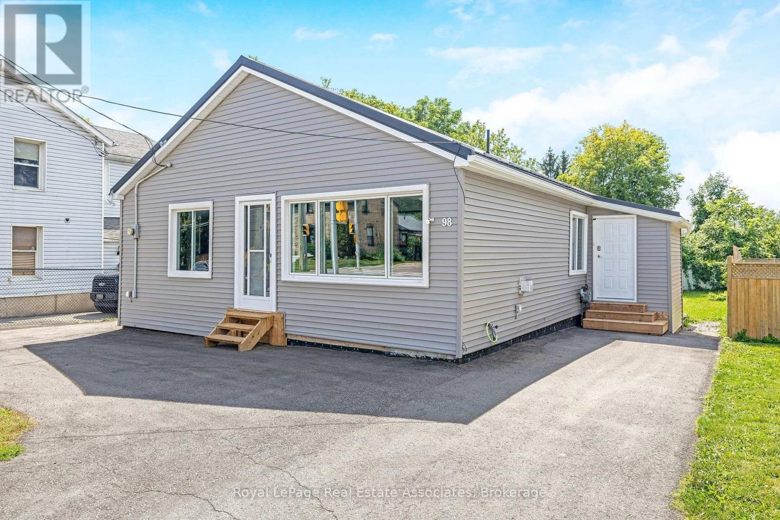 98 Main Street N, Halton Hills (Ac Acton), Ontario  L7J 1W2 - Photo 5 - W13715392