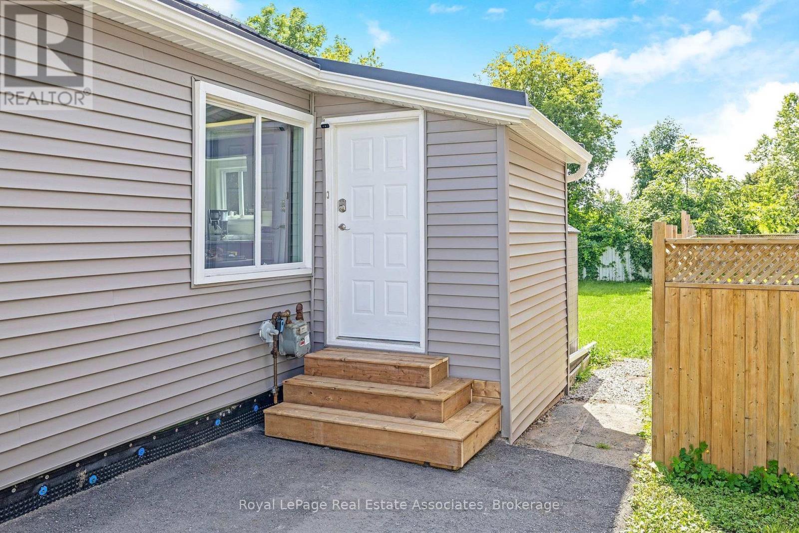 98 Main Street N, Halton Hills (Ac Acton), Ontario  L7J 1W2 - Photo 6 - W13715392