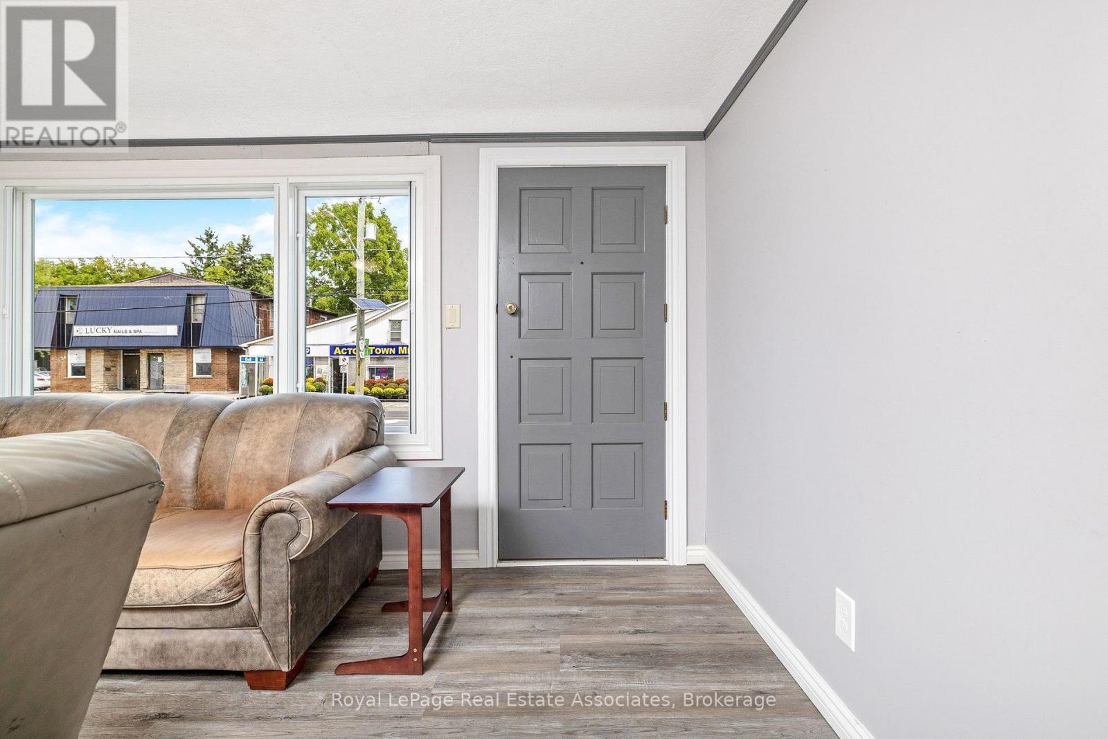 98 Main Street N, Halton Hills (Ac Acton), Ontario  L7J 1W2 - Photo 7 - W13715392