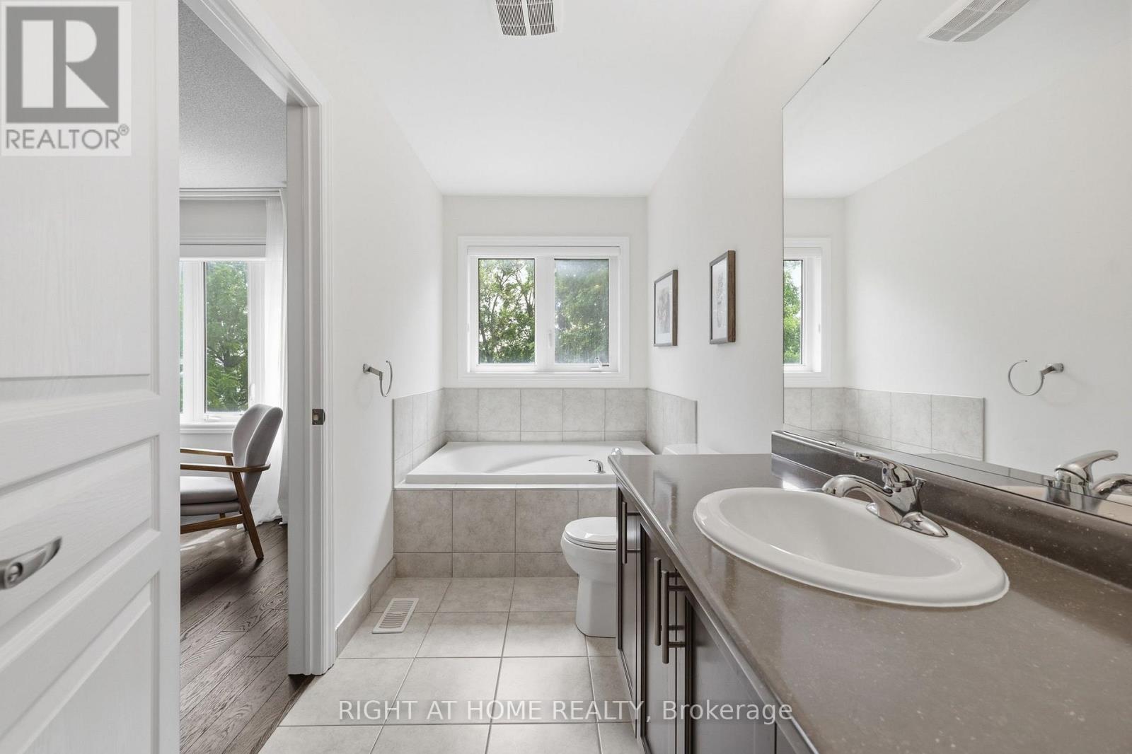 52 Upper Canada Court, Halton Hills (Georgetown), Ontario  L7G 0L1 - Photo 18 - W13716178