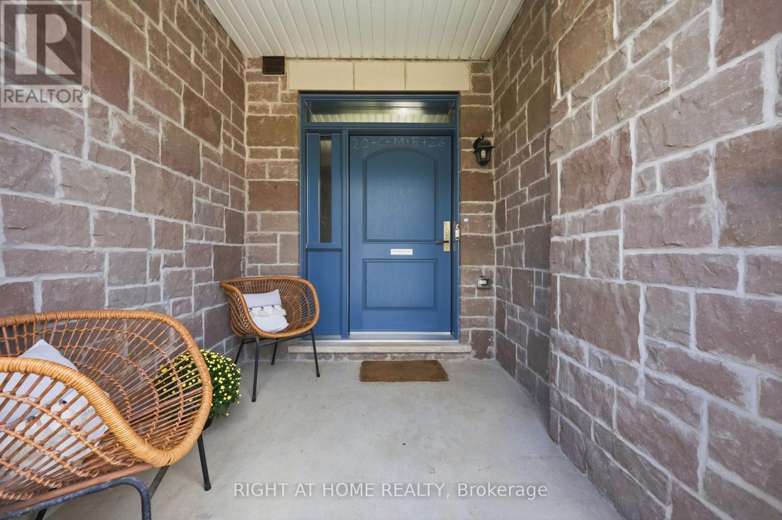 52 Upper Canada Court, Halton Hills (Georgetown), Ontario  L7G 0L1 - Photo 2 - W13716178