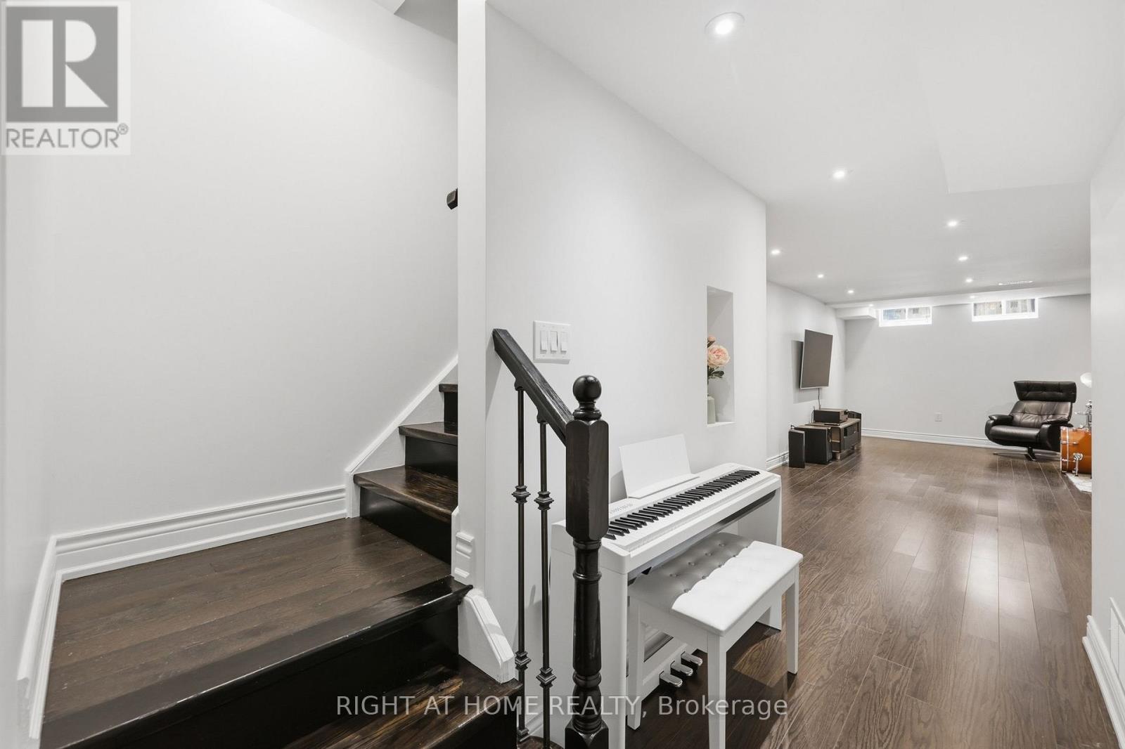 52 Upper Canada Court, Halton Hills (Georgetown), Ontario  L7G 0L1 - Photo 23 - W13716178