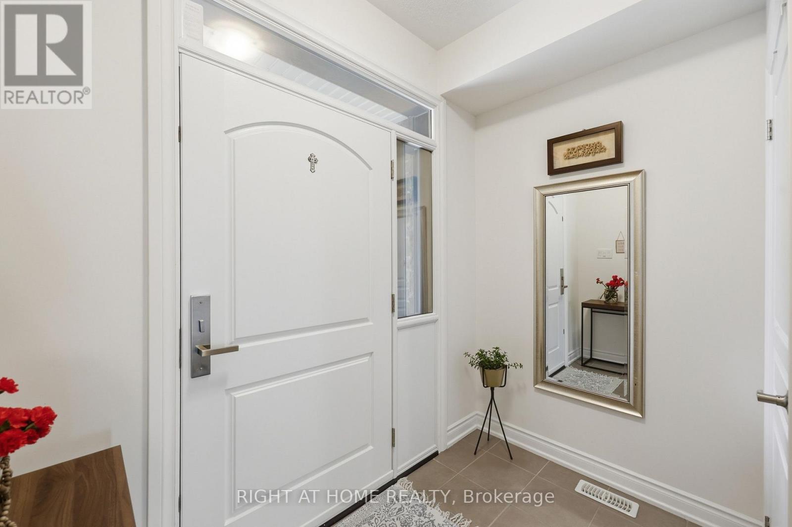 52 Upper Canada Court, Halton Hills (Georgetown), Ontario  L7G 0L1 - Photo 4 - W13716178