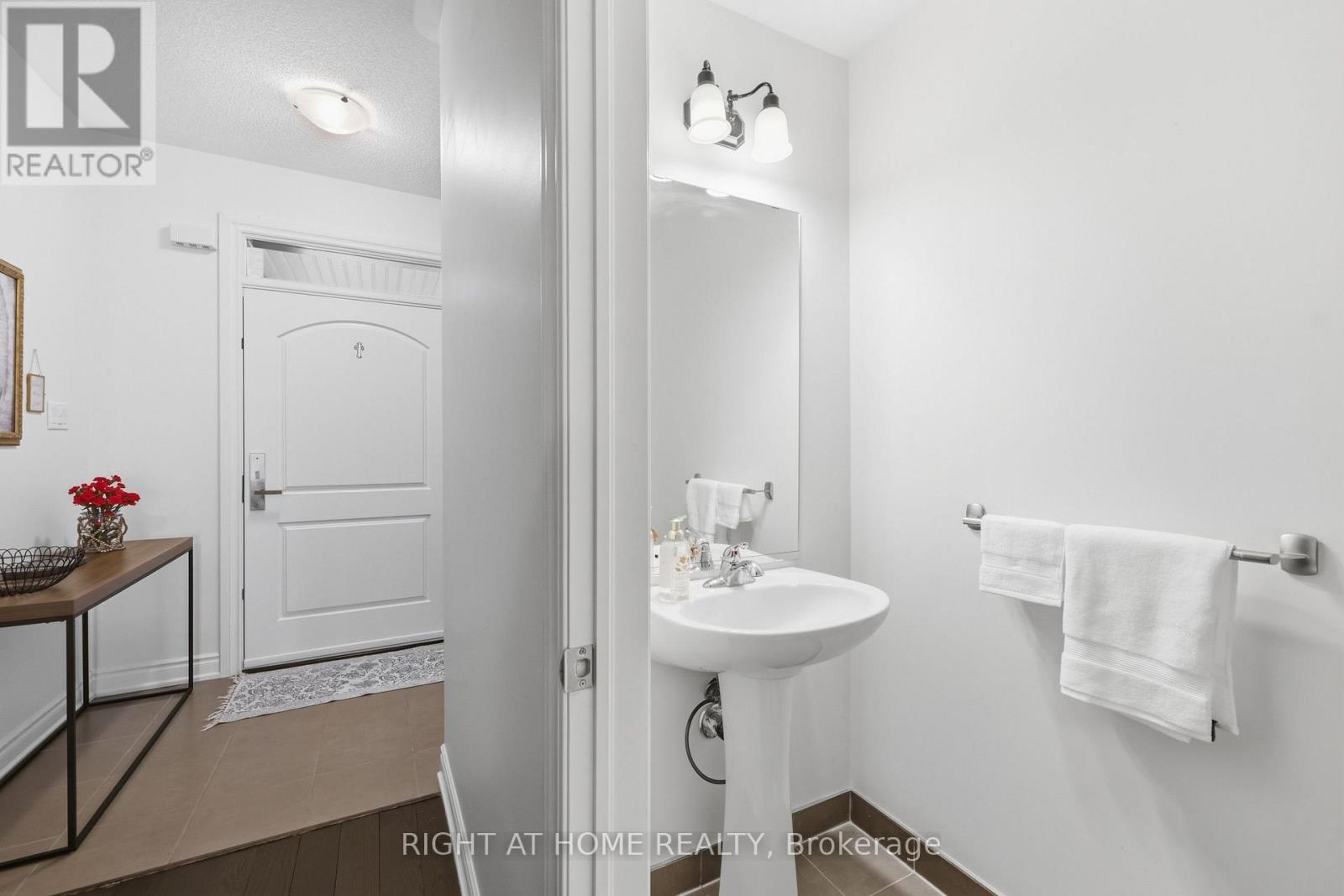 52 Upper Canada Court, Halton Hills (Georgetown), Ontario  L7G 0L1 - Photo 6 - W13716178
