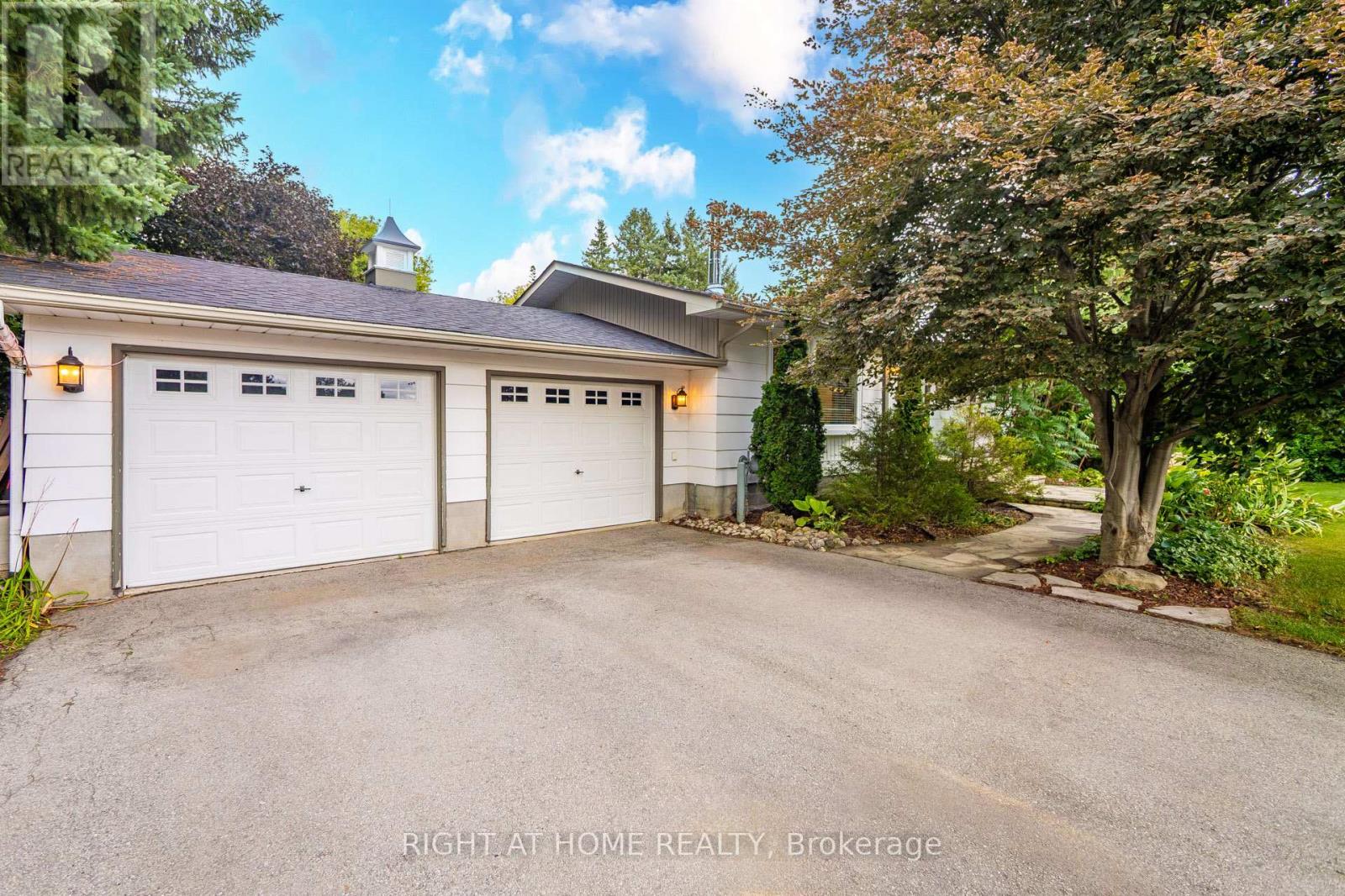 11749 Tenth Line, Halton Hills (Rural Halton Hills), Ontario  L7G 4S7 - Photo 3 - W13716570