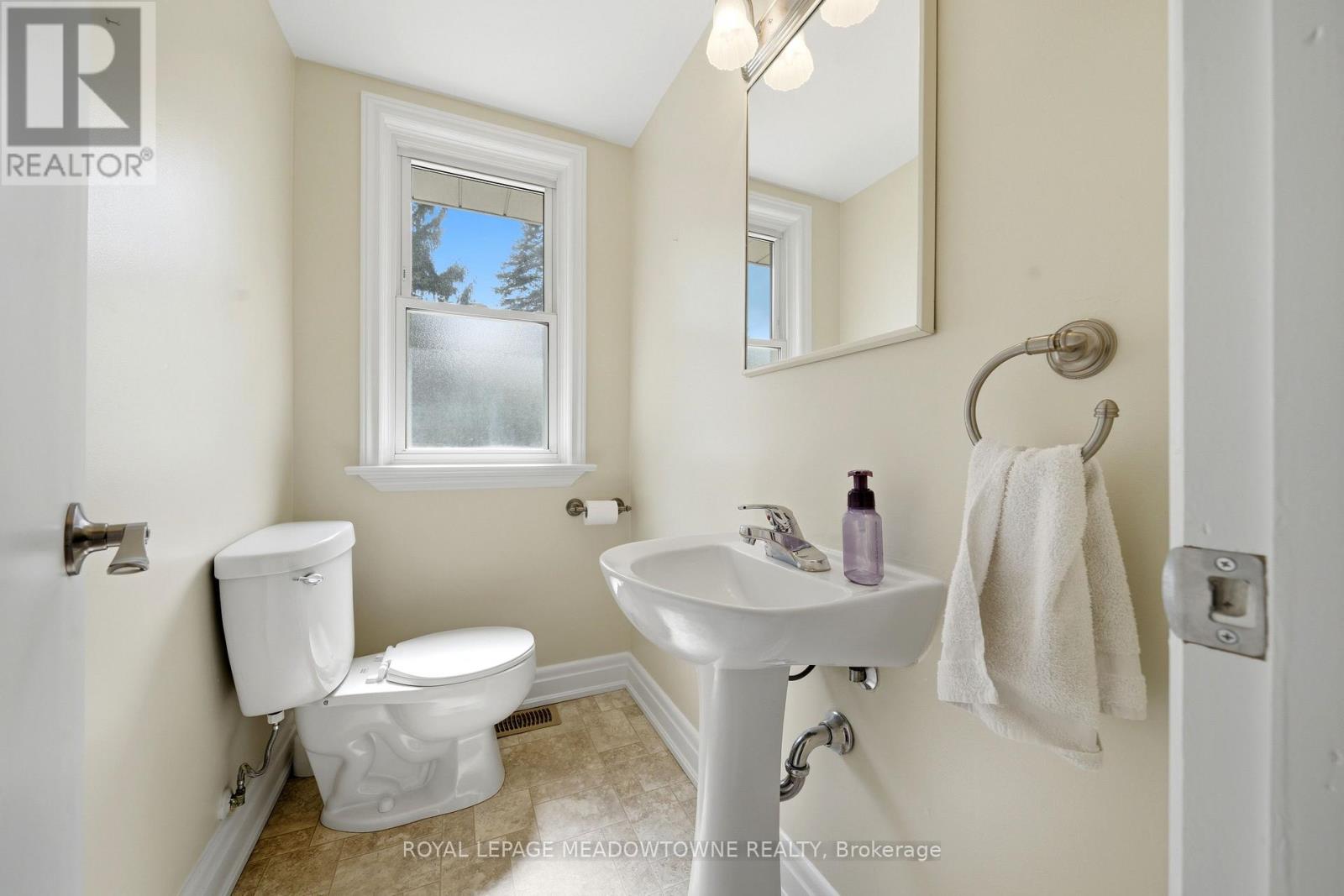 20 Delrex Boulevard, Halton Hills (Georgetown), Ontario  L7G 3X7 - Photo 20 - W13717888