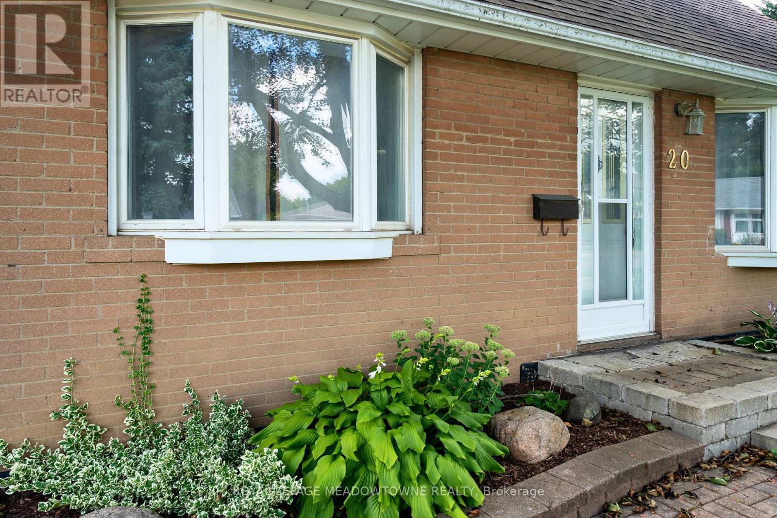 20 Delrex Boulevard, Halton Hills (Georgetown), Ontario  L7G 3X7 - Photo 4 - W13717888