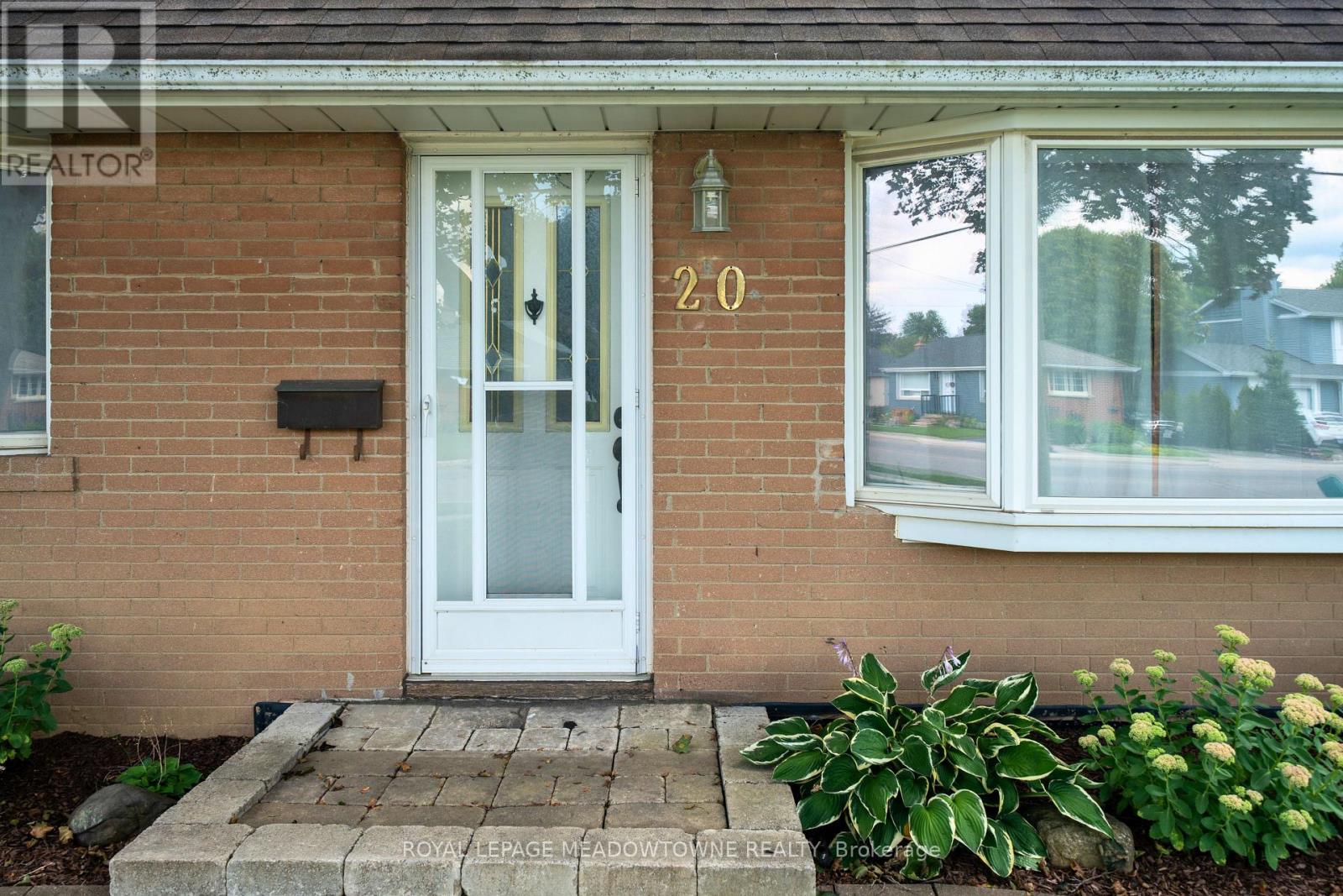 20 Delrex Boulevard, Halton Hills (Georgetown), Ontario  L7G 3X7 - Photo 5 - W13717888