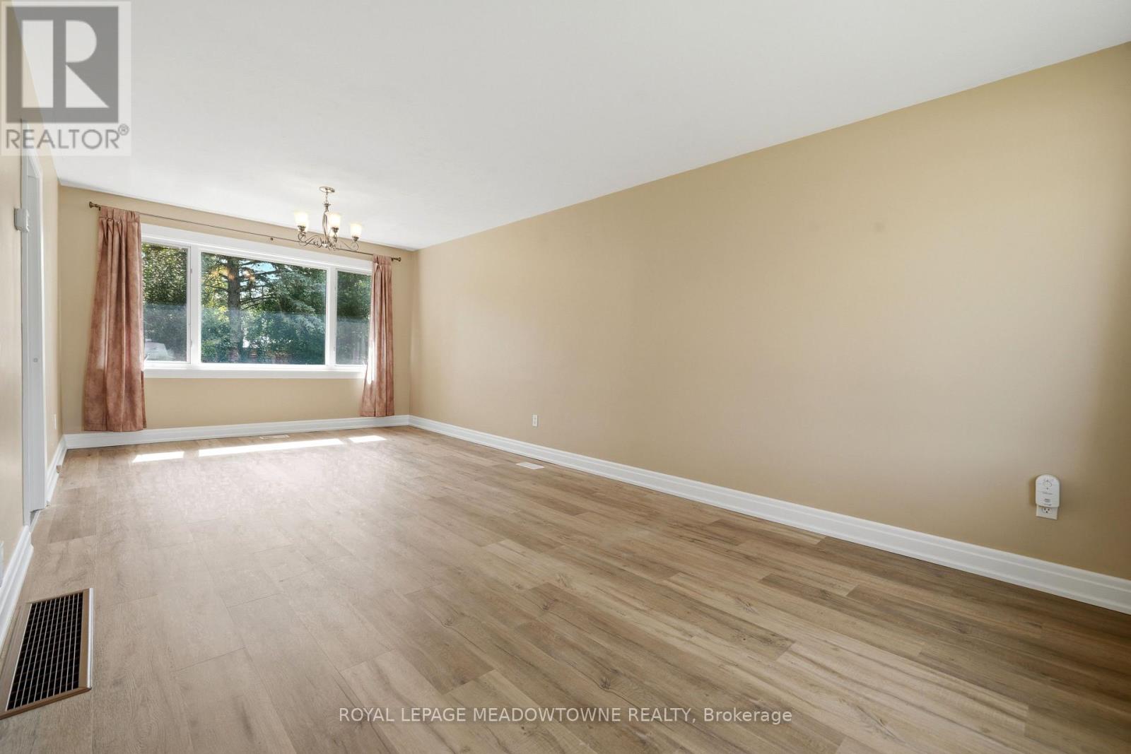 20 Delrex Boulevard, Halton Hills (Georgetown), Ontario  L7G 3X7 - Photo 8 - W13717888