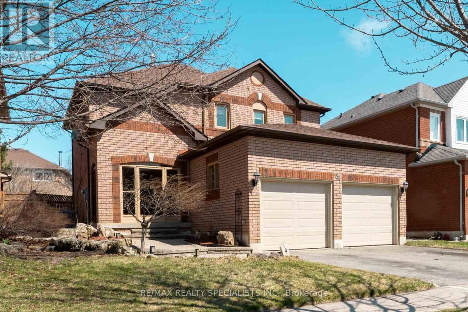 34 Killaloe Crescent, Halton Hills (Georgetown), Ontario  L7G 5N2 - Photo 1 - W13719866
