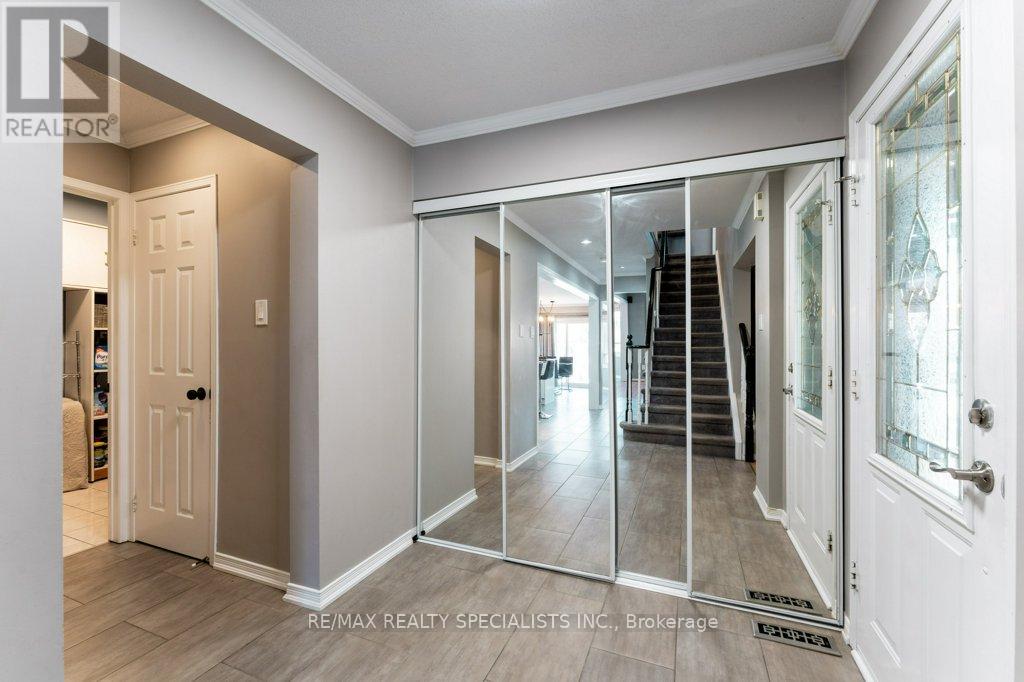 34 Killaloe Crescent, Halton Hills (Georgetown), Ontario  L7G 5N2 - Photo 8 - W13719866