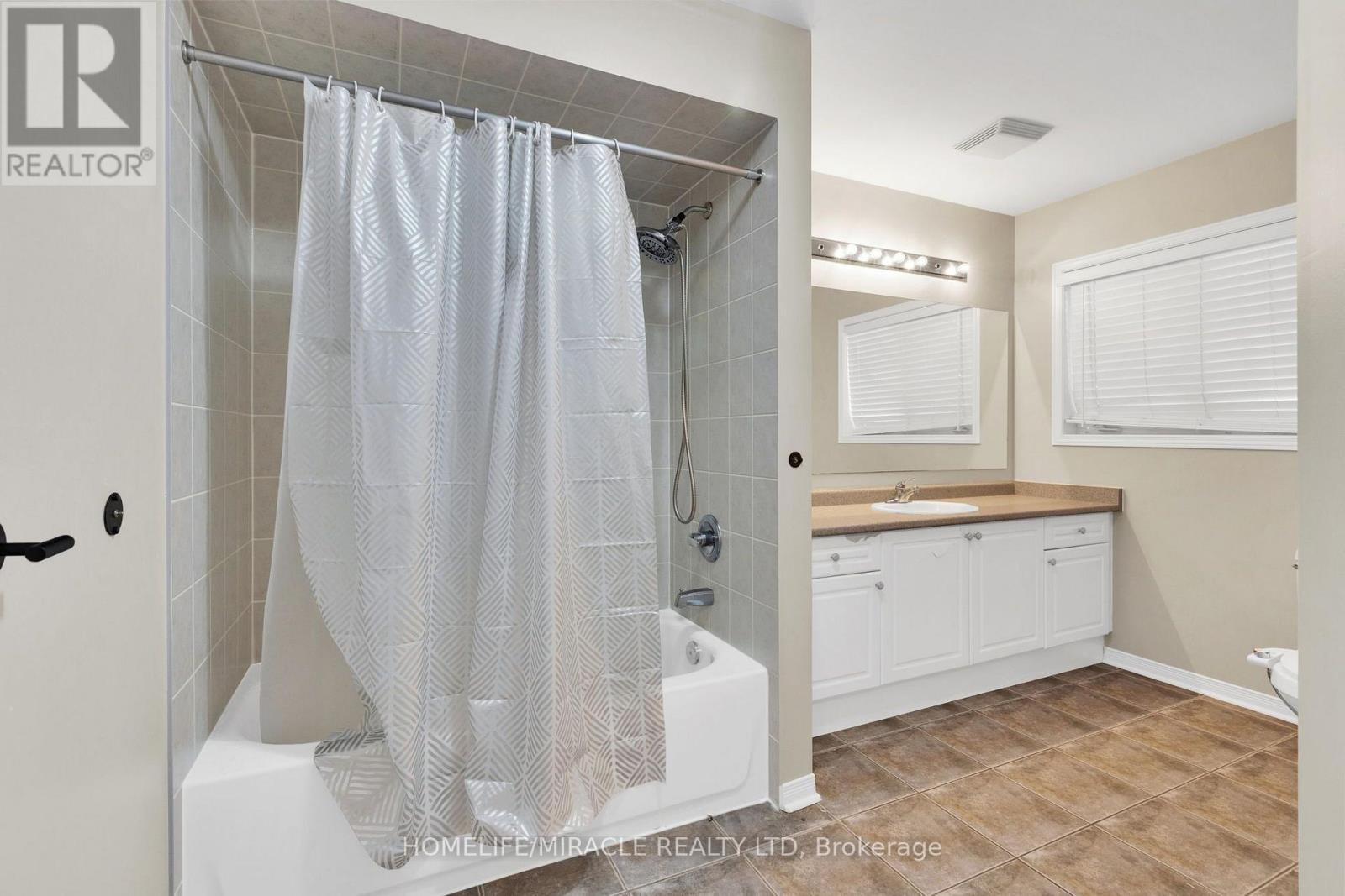 Main & Upper Floor - 15 Chetholme Place E, Halton Hills (Georgetown), Ontario  L7G 0B5 - Photo 16 - W13721356