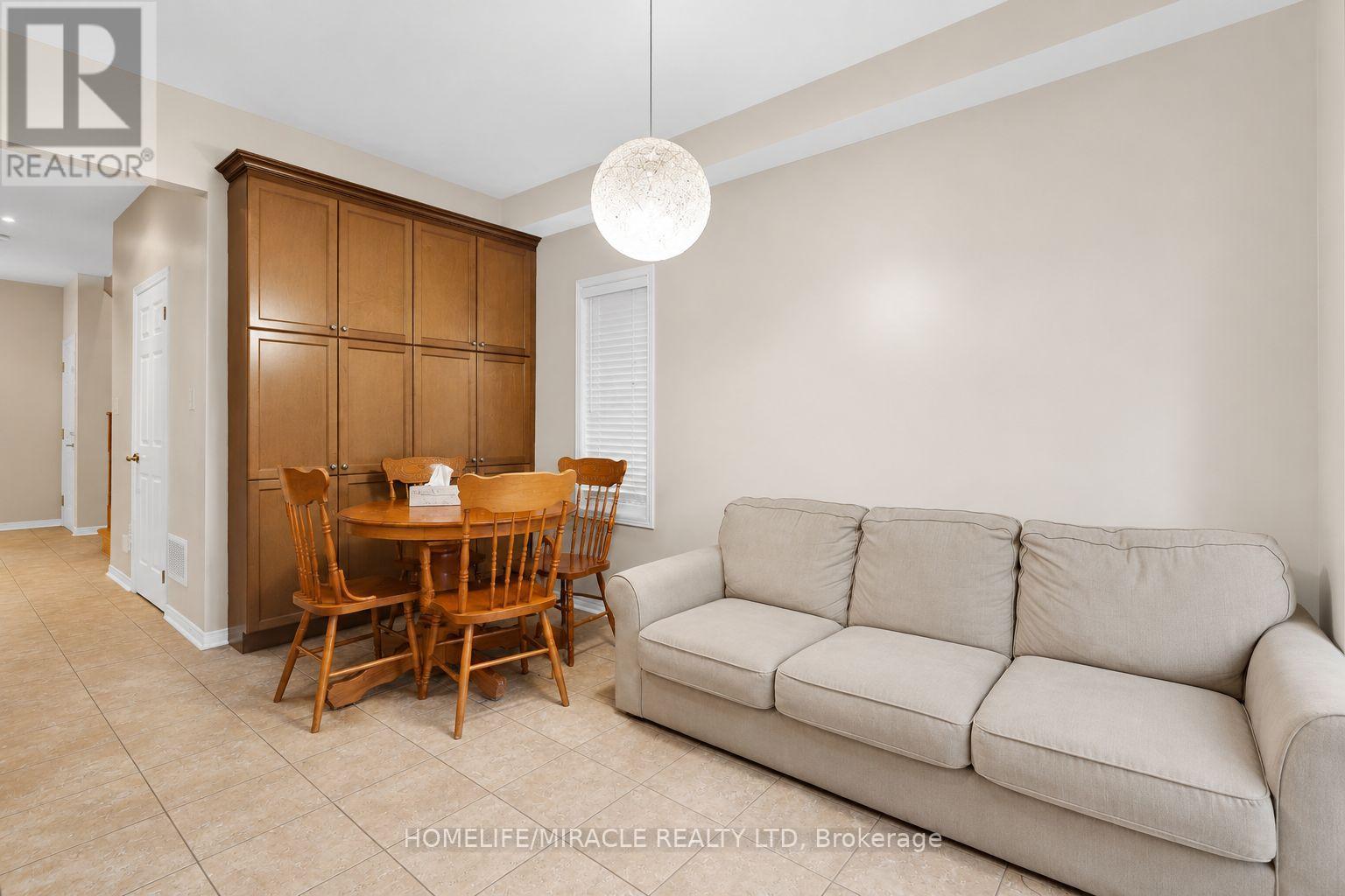 Main & Upper Floor - 15 Chetholme Place E, Halton Hills (Georgetown), Ontario  L7G 0B5 - Photo 6 - W13721356
