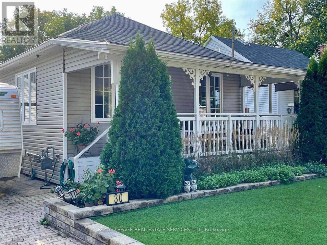 30 College Street, Halton Hills (Georgetown), Ontario  L7G 2N7 - Photo 2 - W13721360