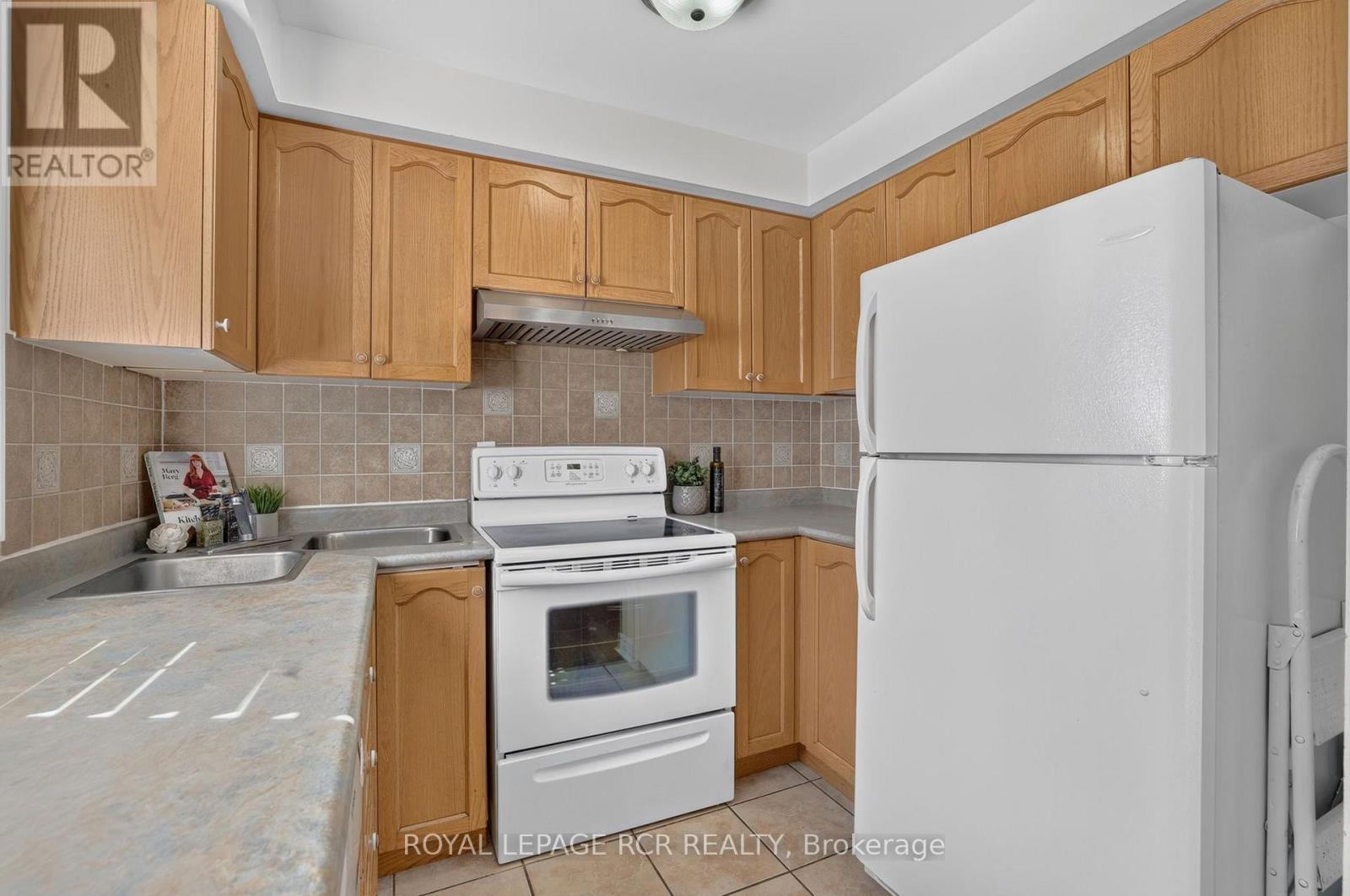 94 Atwood Avenue, Halton Hills (Georgetown), Ontario  L7G 6A1 - Photo 8 - W13721712
