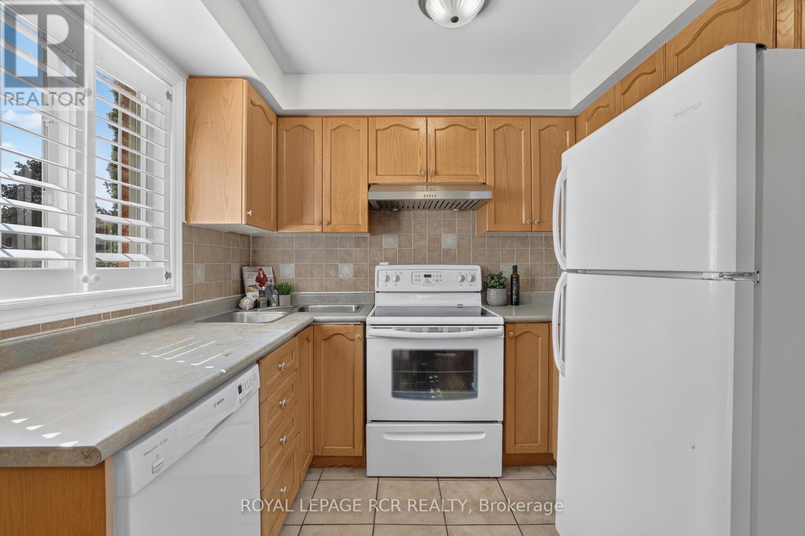 94 Atwood Avenue, Halton Hills (Georgetown), Ontario  L7G 6A1 - Photo 9 - W13721712