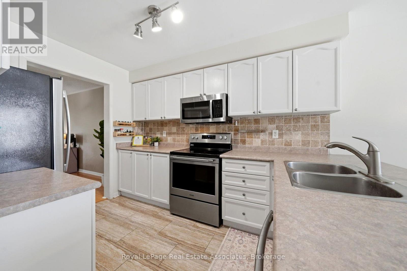 25 Seed House Lane, Halton Hills (Georgetown), Ontario  L7G 6K2 - Photo 4 - W13721848