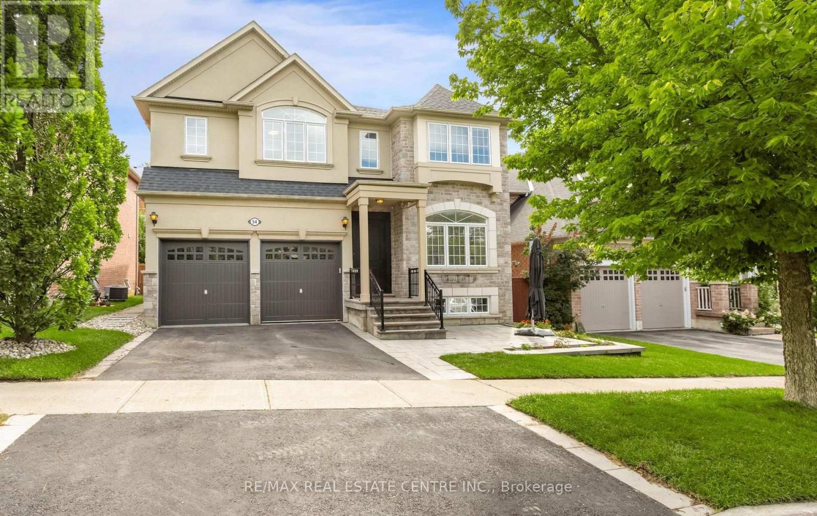 54 Apple Blossom Crescent, Halton Hills (Georgetown), Ontario  L7G 6L5 - Photo 1 - W13721986