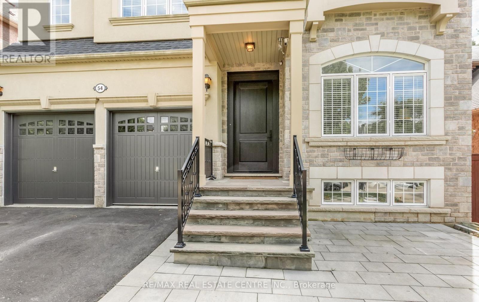 54 Apple Blossom Crescent, Halton Hills (Georgetown), Ontario  L7G 6L5 - Photo 3 - W13721986