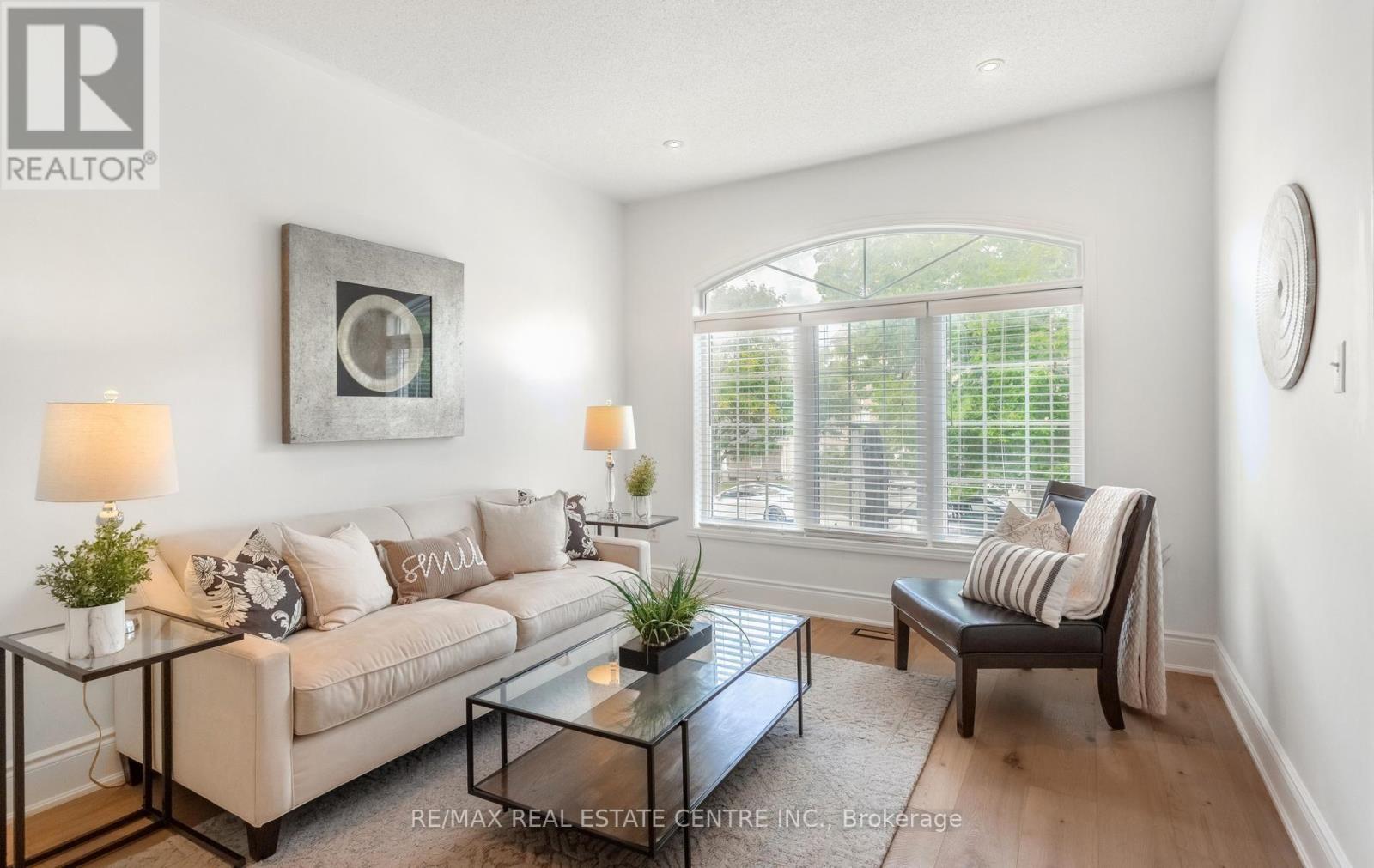54 Apple Blossom Crescent, Halton Hills (Georgetown), Ontario  L7G 6L5 - Photo 7 - W13721986