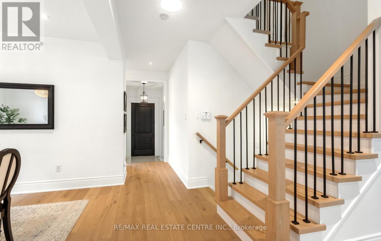 54 Apple Blossom Crescent, Halton Hills (Georgetown), Ontario  L7G 6L5 - Photo 8 - W13721986