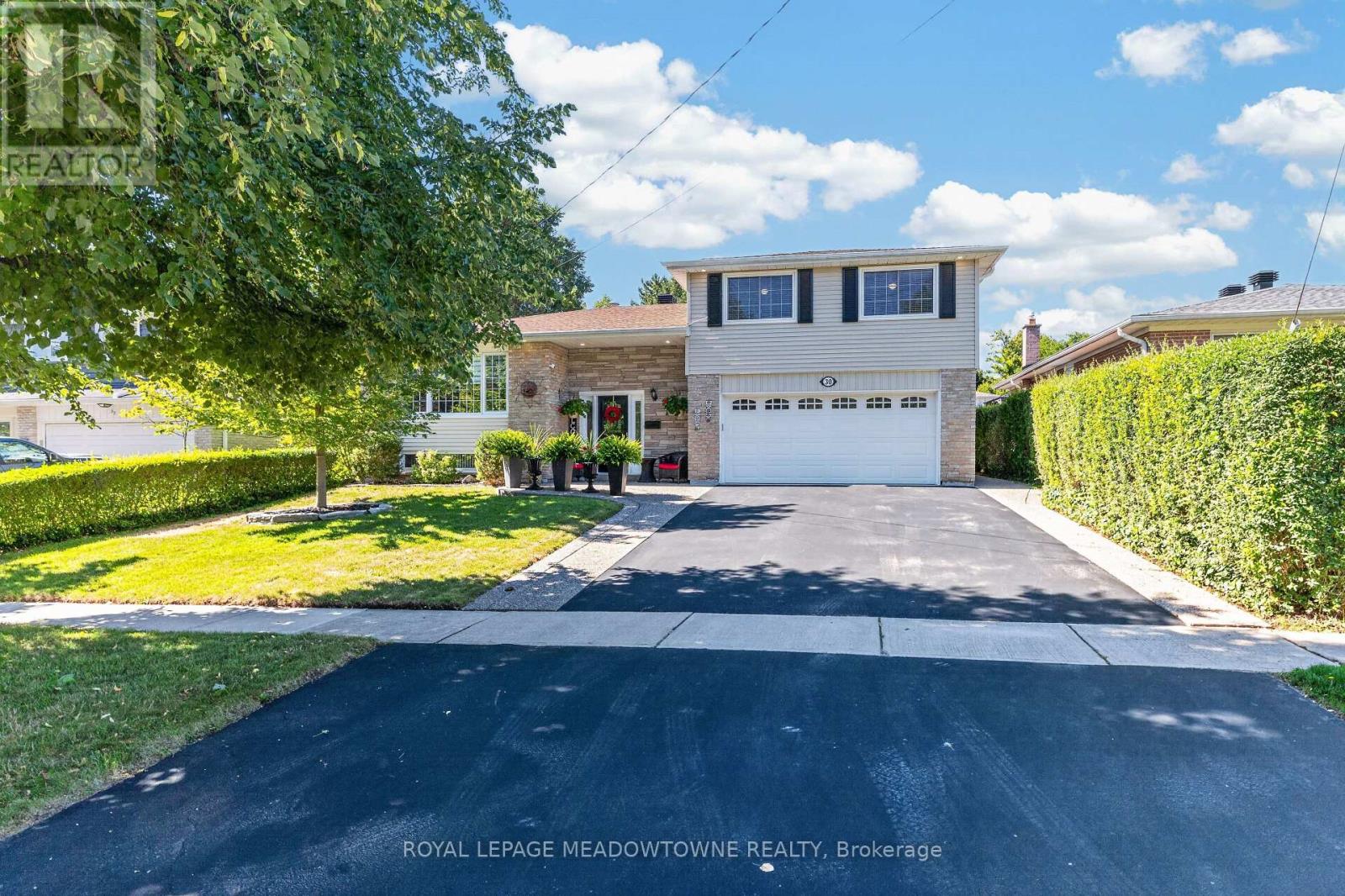 30 Metcalfe Court, Halton Hills (Georgetown), Ontario  L7G 4N9 - Photo 1 - W13724910