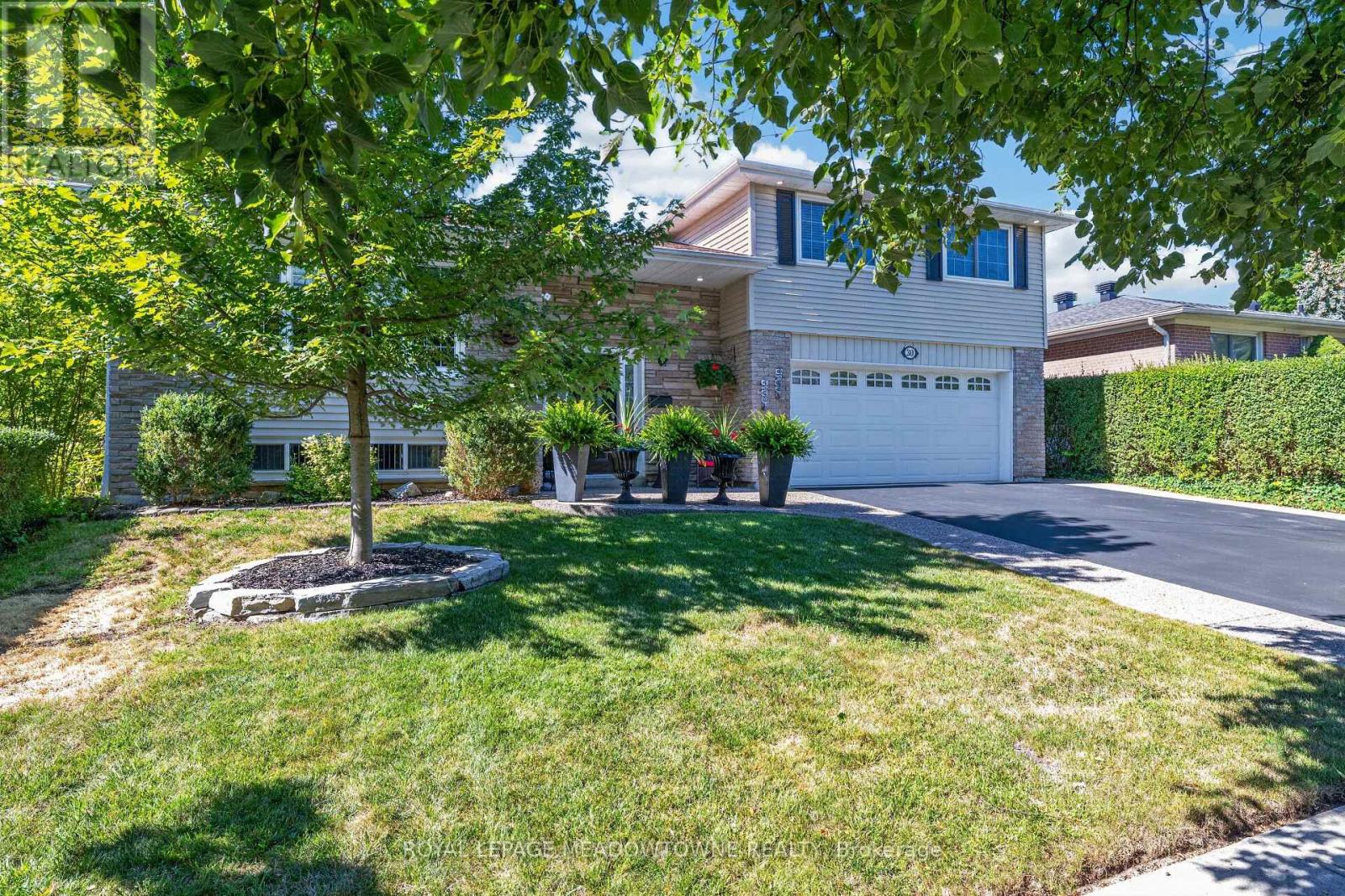 30 Metcalfe Court, Halton Hills (Georgetown), Ontario  L7G 4N9 - Photo 3 - W13724910
