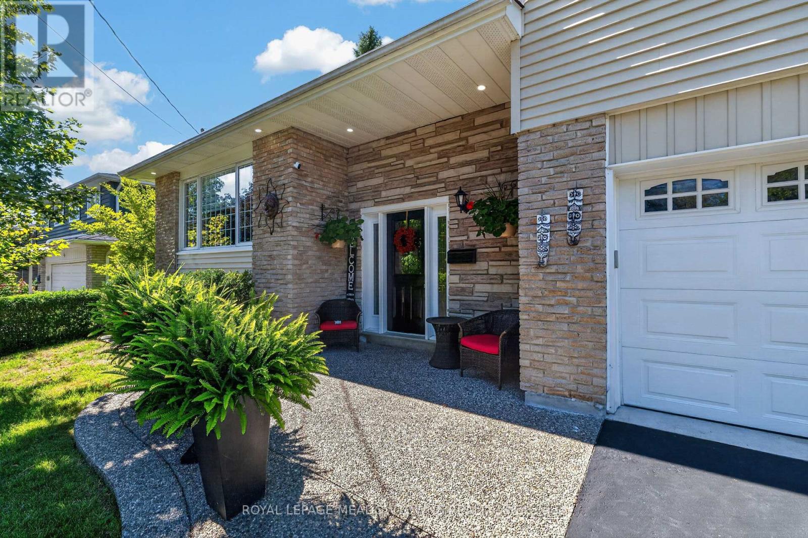 30 Metcalfe Court, Halton Hills (Georgetown), Ontario  L7G 4N9 - Photo 4 - W13724910