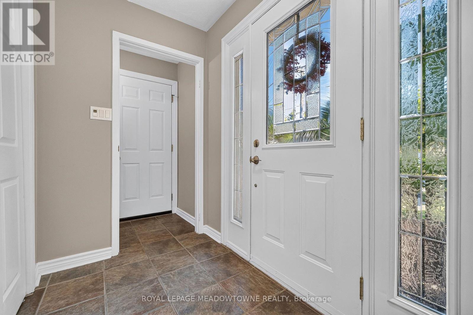 30 Metcalfe Court, Halton Hills (Georgetown), Ontario  L7G 4N9 - Photo 5 - W13724910