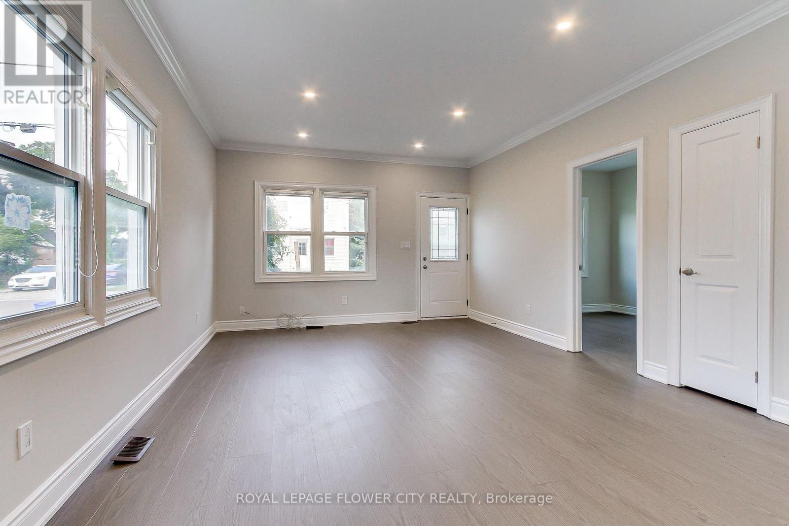 Main Floor - 24 John Street, Halton Hills (Georgetown), Ontario  L7G 2J7 - Photo 5 - W13725446