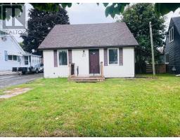 <div class="price">$2,800<small> Monthly</small></div> 27 Normandy Boulevard, Halton Hills (Georgetown)<br><div style="margin-bottom:8px;"><small>Royal LePage Real Estate Services Ltd.</small></div><div class='bed_bath'>4 Bed | 1 Bath</div>