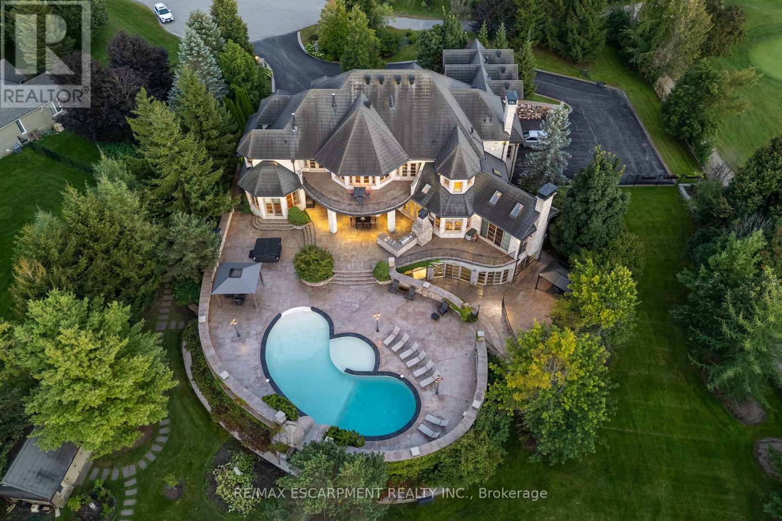 25 Turtle Lake Drive, Halton Hills (Rural Halton Hills), Ontario  L7J 2W7 - Photo 2 - W13733552