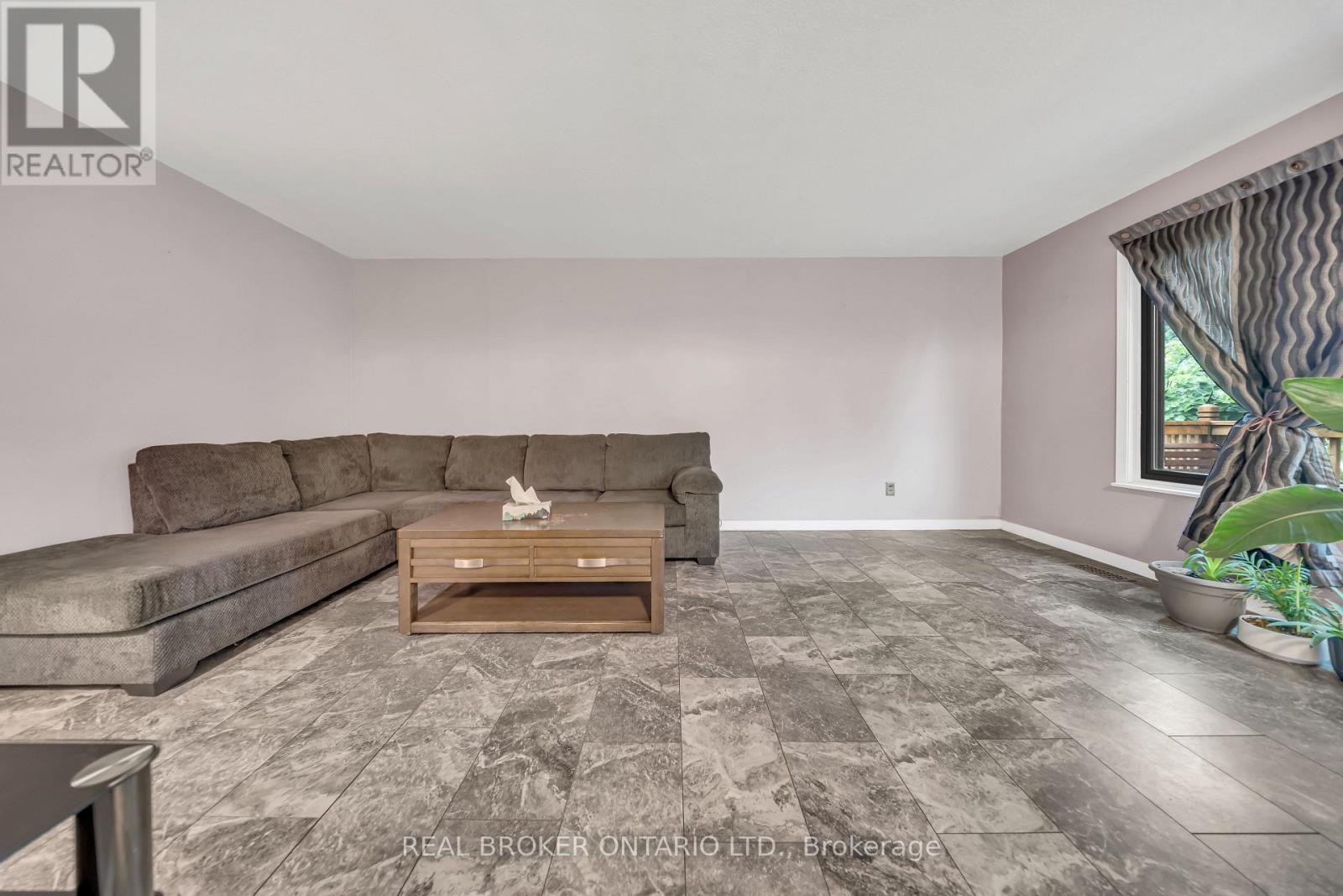 67 Roseford Terrace, Halton Hills (Ac Acton), Ontario  L7J 2L2 - Photo 8 - W13735262