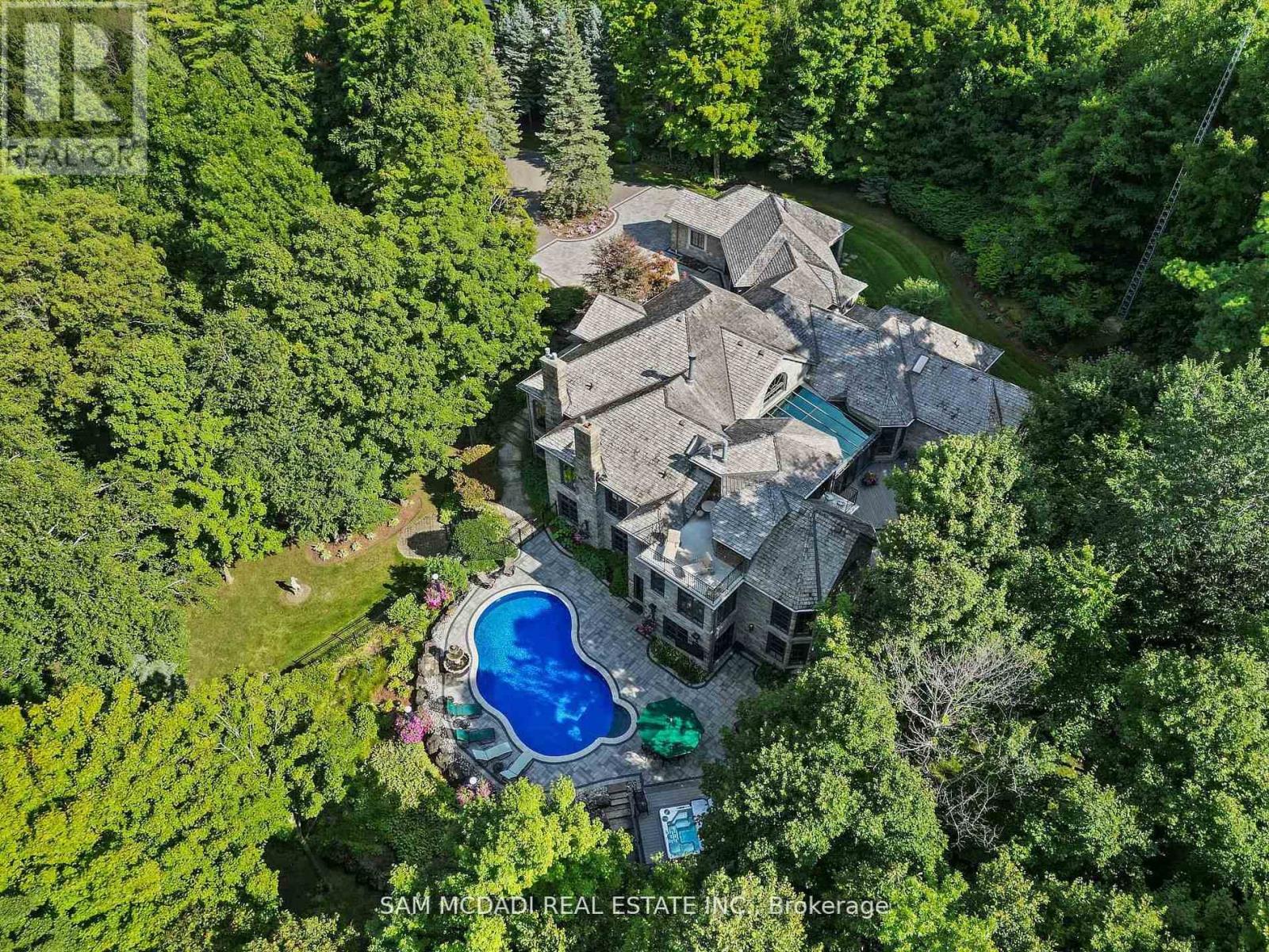 10140 Pineview Trail, Milton, Ontario  L0P 1B0 - Photo 1 - W13736758