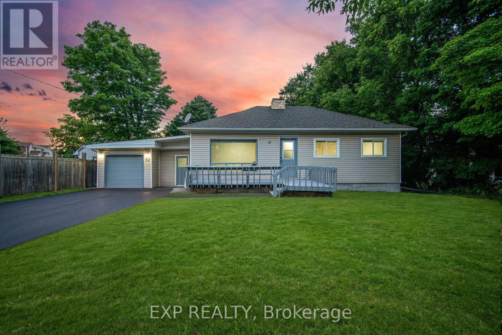 32 Maple Avenue E, Halton Hills (Georgetown), Ontario  L7G 5M2 - Photo 1 - W13737710