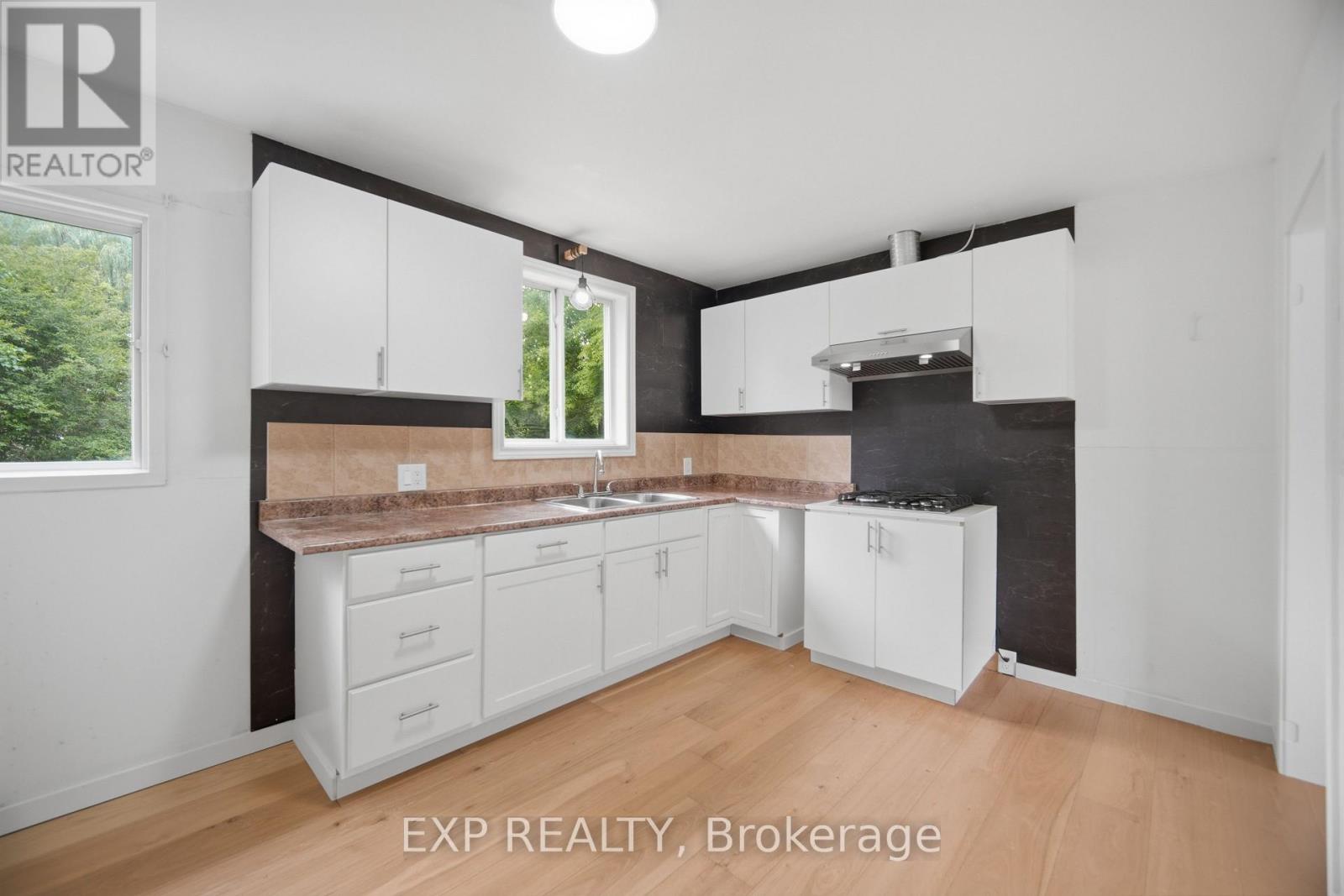32 Maple Avenue E, Halton Hills (Georgetown), Ontario  L7G 5M2 - Photo 13 - W13737710