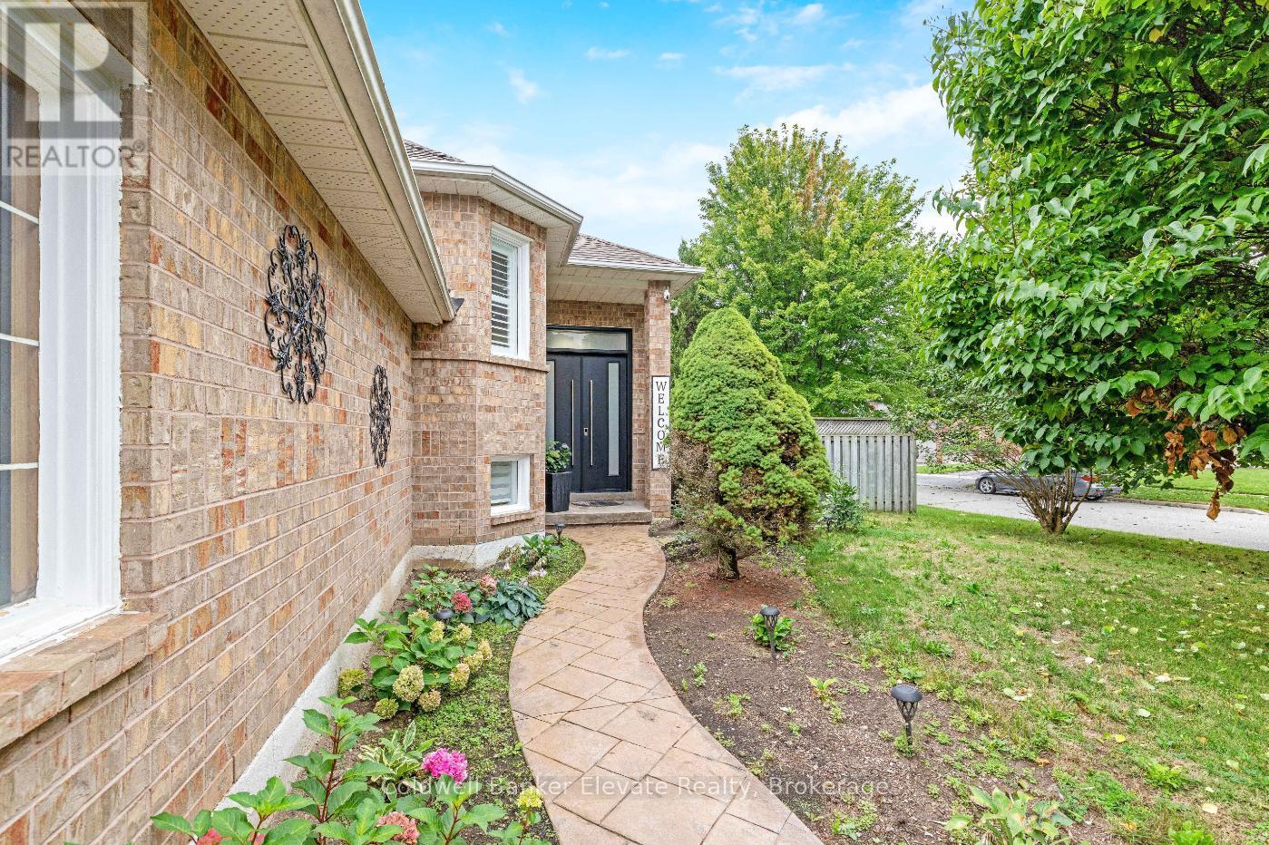 20 Ruddell Crescent, Halton Hills (Georgetown), Ontario  L7G 5N4 - Photo 5 - W13742854