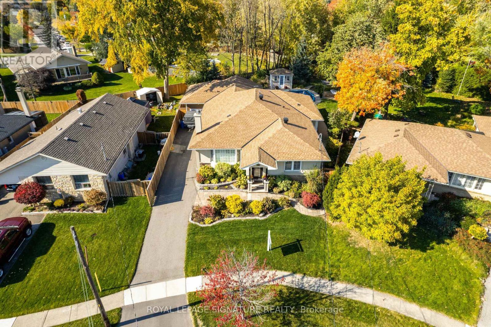 16 Bairstow Crescent, Halton Hills (Georgetown), Ontario  L7G 1L8 - Photo 1 - W13743050