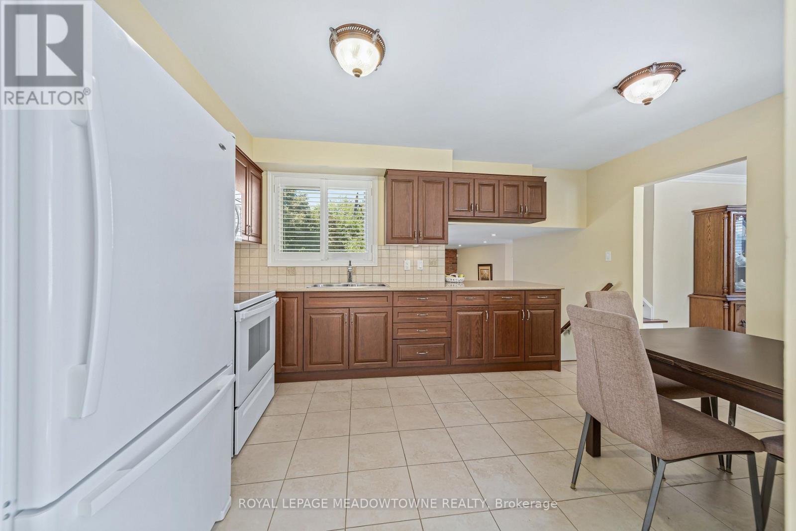57 Dawson Crescent, Halton Hills (Georgetown), Ontario  L7G 1H3 - Photo 14 - W13744462