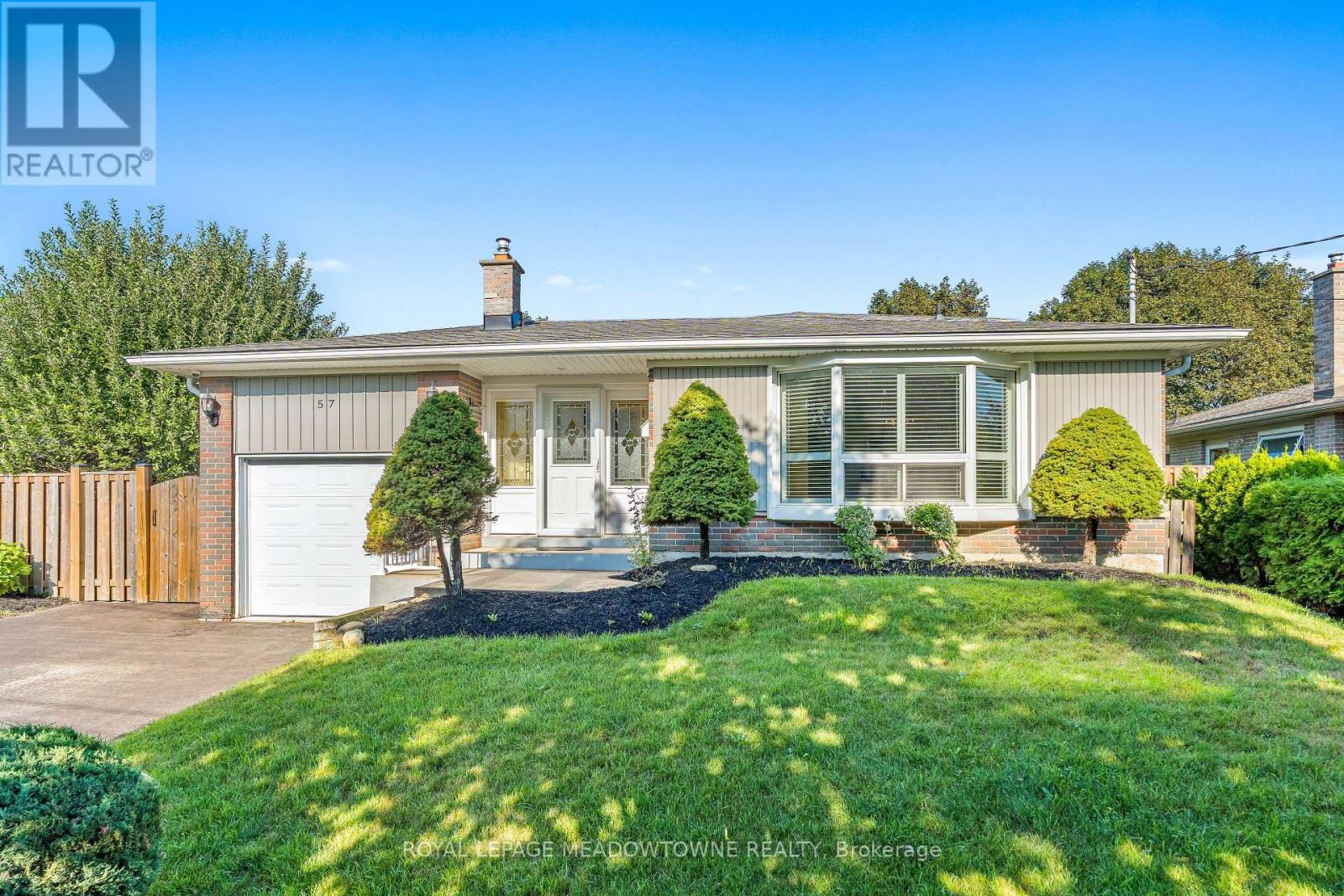 57 Dawson Crescent, Halton Hills (Georgetown), Ontario  L7G 1H3 - Photo 2 - W13744462