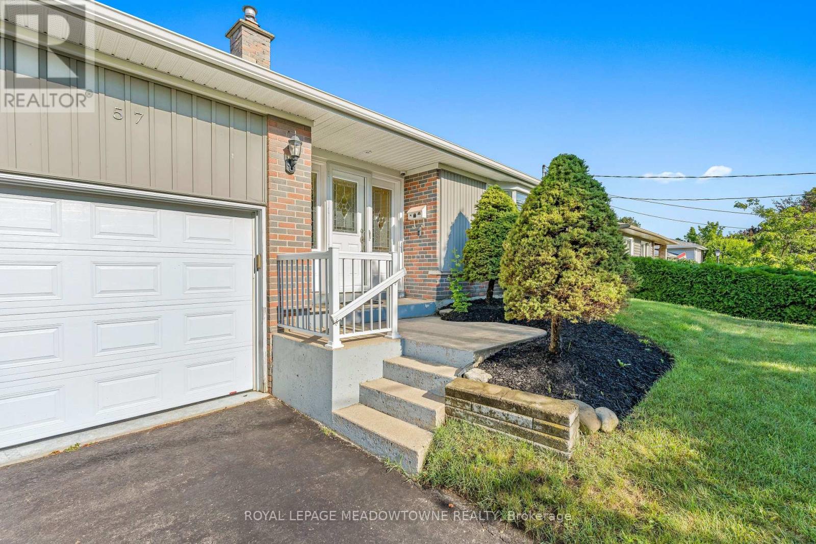 57 Dawson Crescent, Halton Hills (Georgetown), Ontario  L7G 1H3 - Photo 3 - W13744462