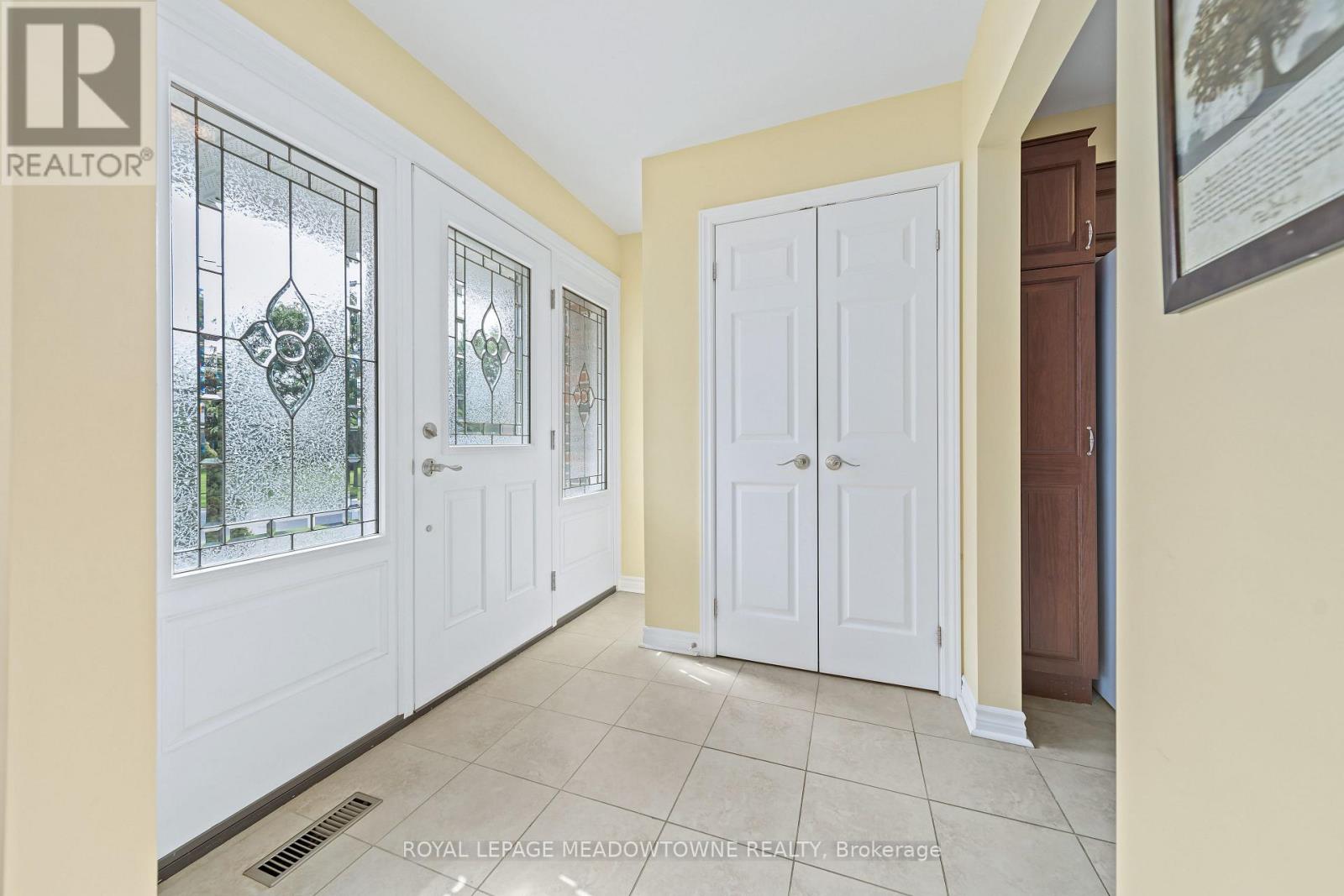 57 Dawson Crescent, Halton Hills (Georgetown), Ontario  L7G 1H3 - Photo 4 - W13744462
